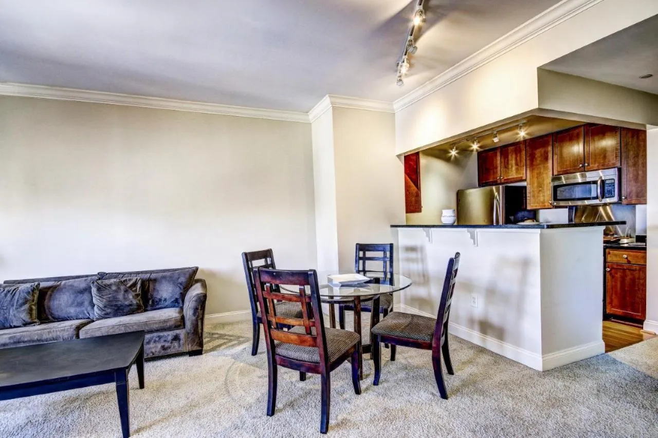 Dining area in Harbor apartments Free indoor Parking