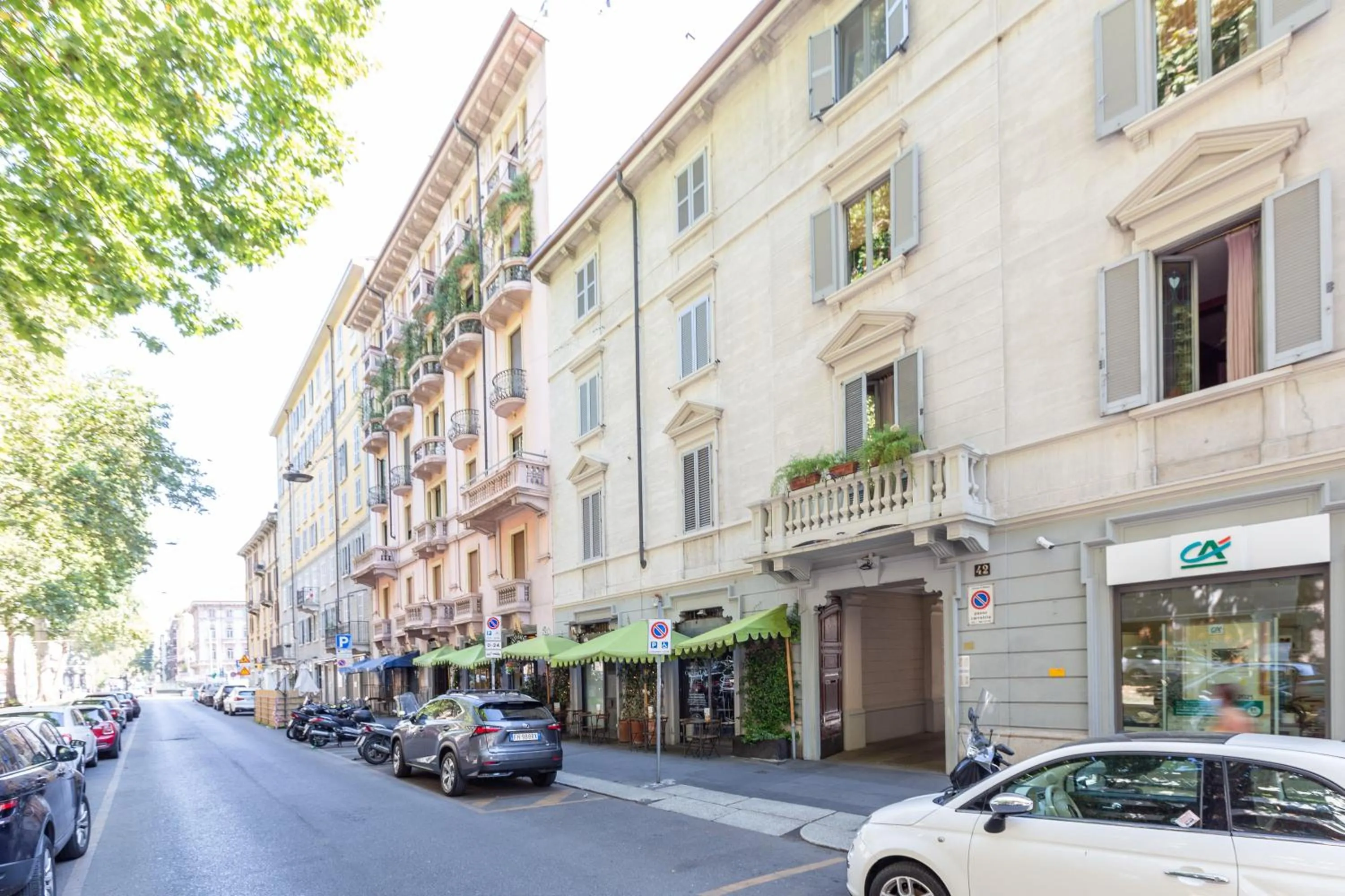Property building in EasyTopStay - Tricolore Modern and Cozy Apartment