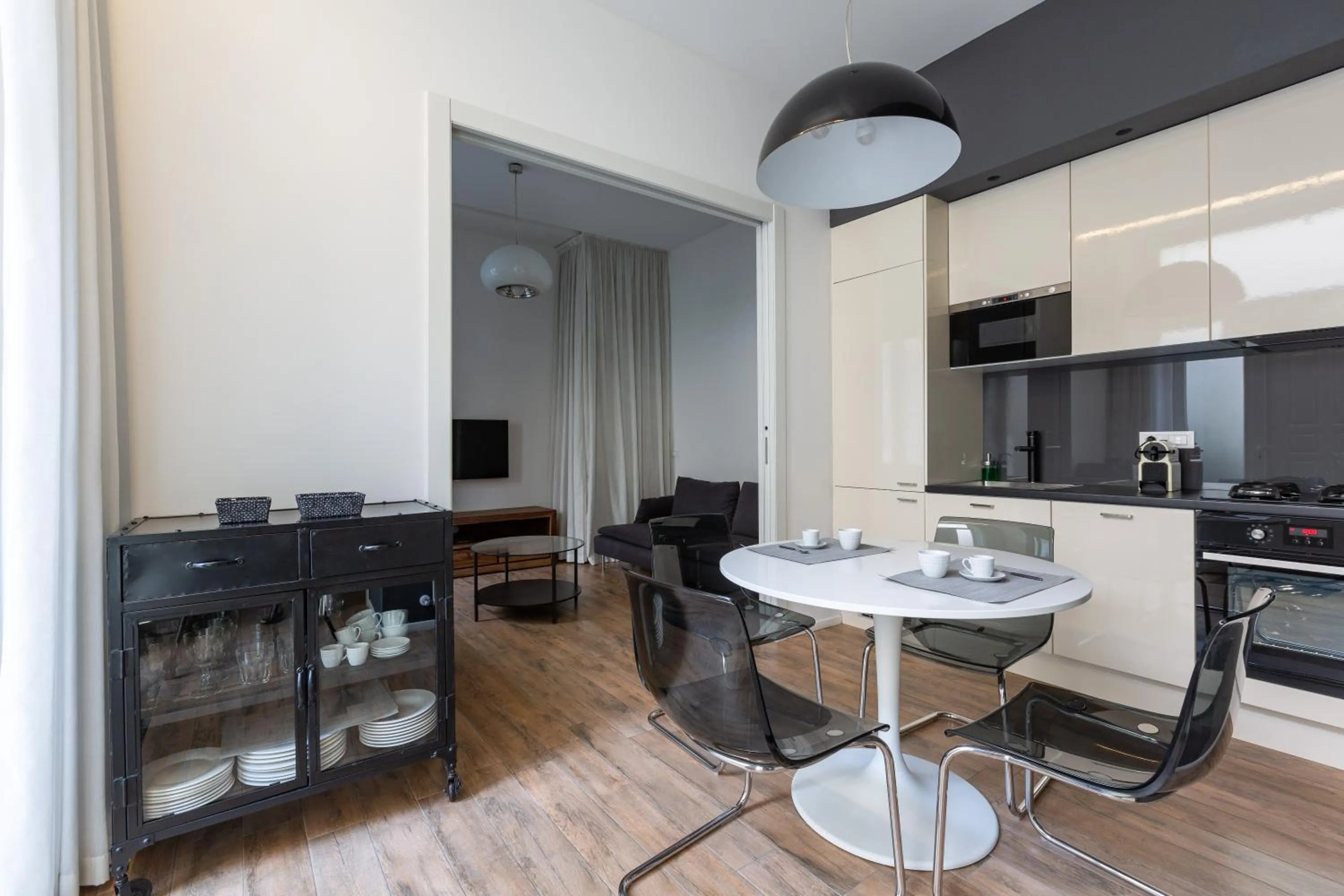 Dining area in EasyTopStay - Tricolore Modern and Cozy Apartment