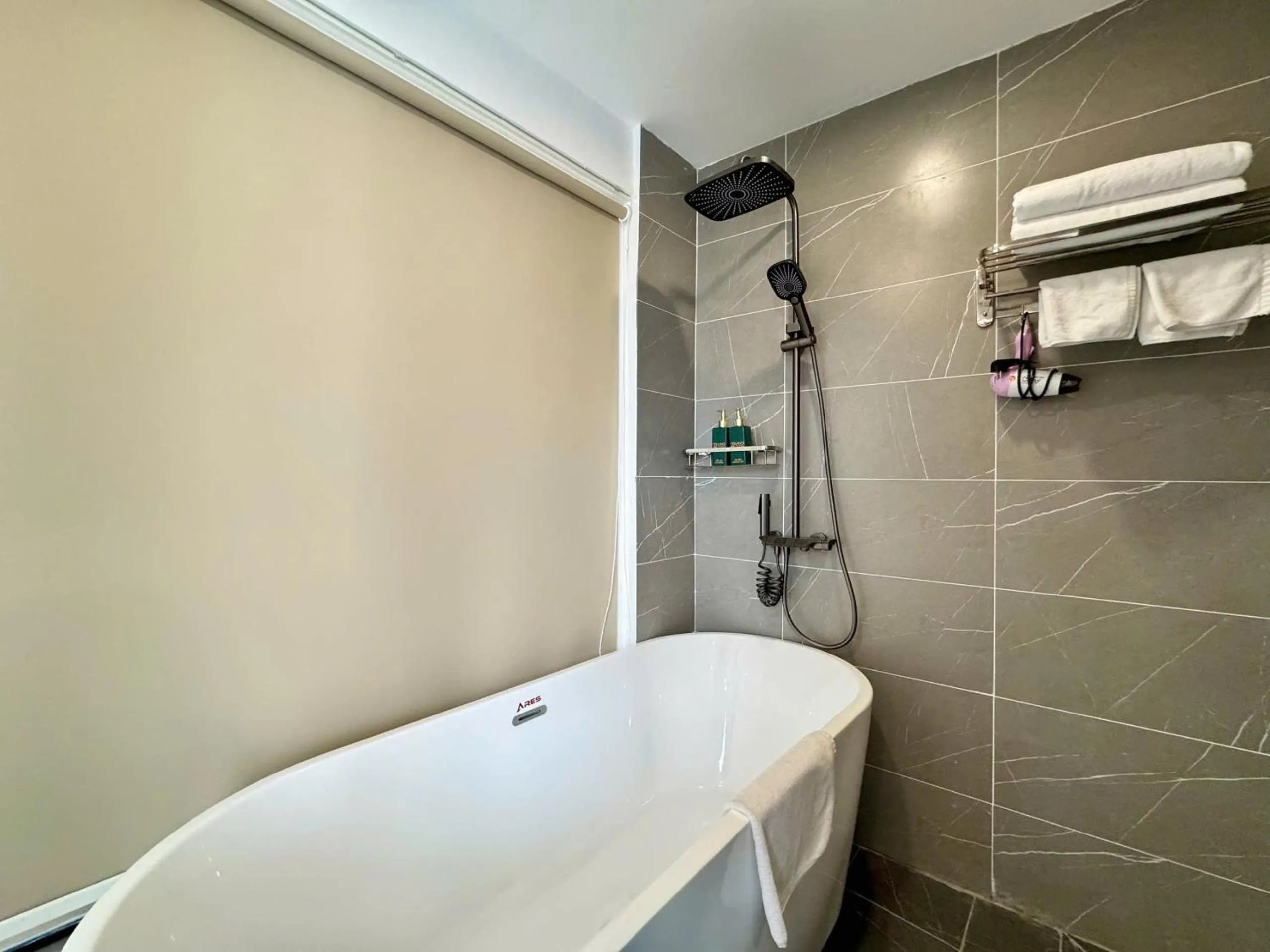 Bath in 22housing Hotel 20 Linh Lang