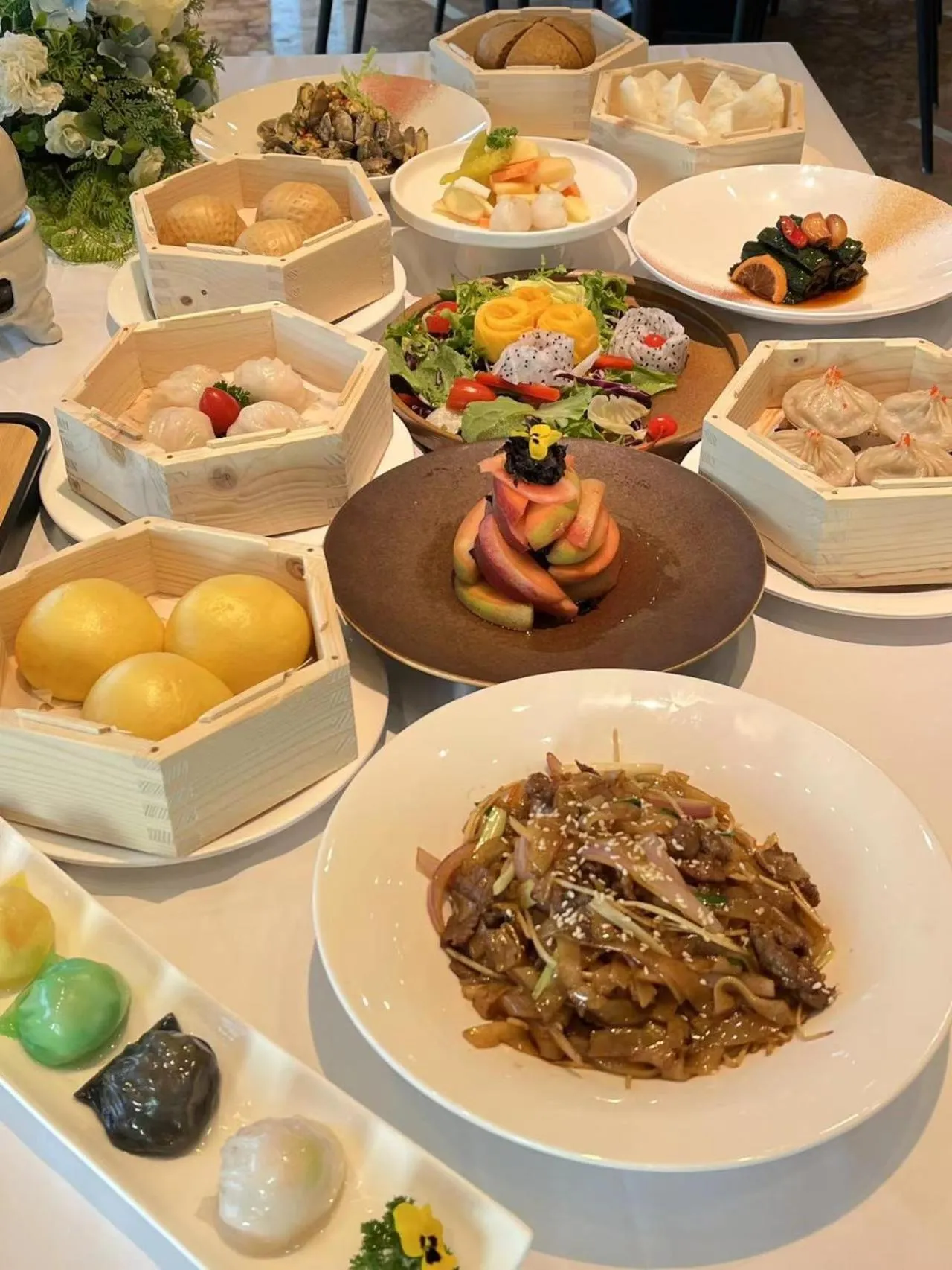 Breakfast in Days Hotel & Suites China Town