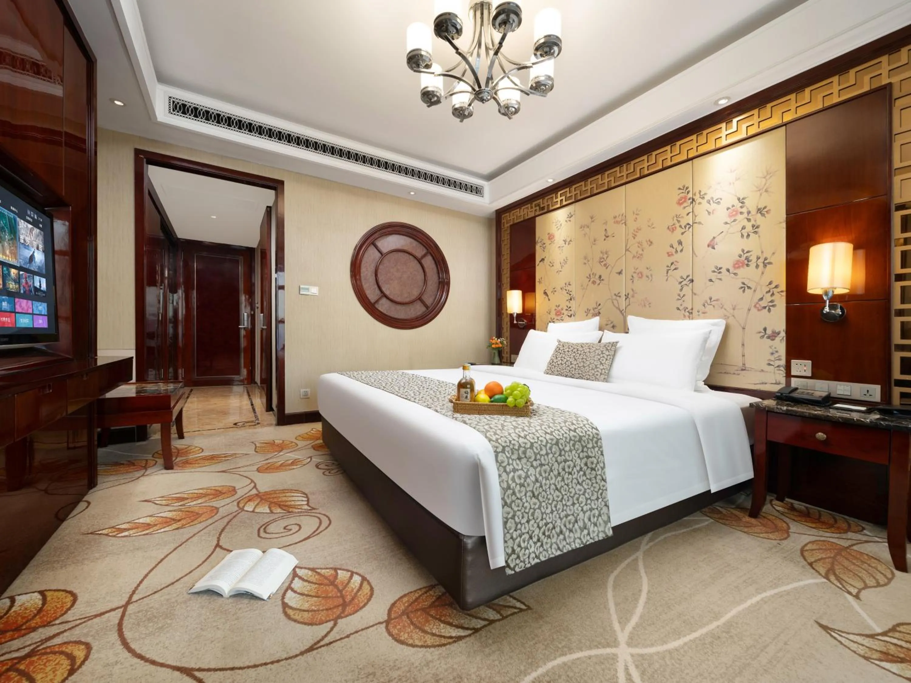 Bedroom, Bed in Days Hotel & Suites China Town