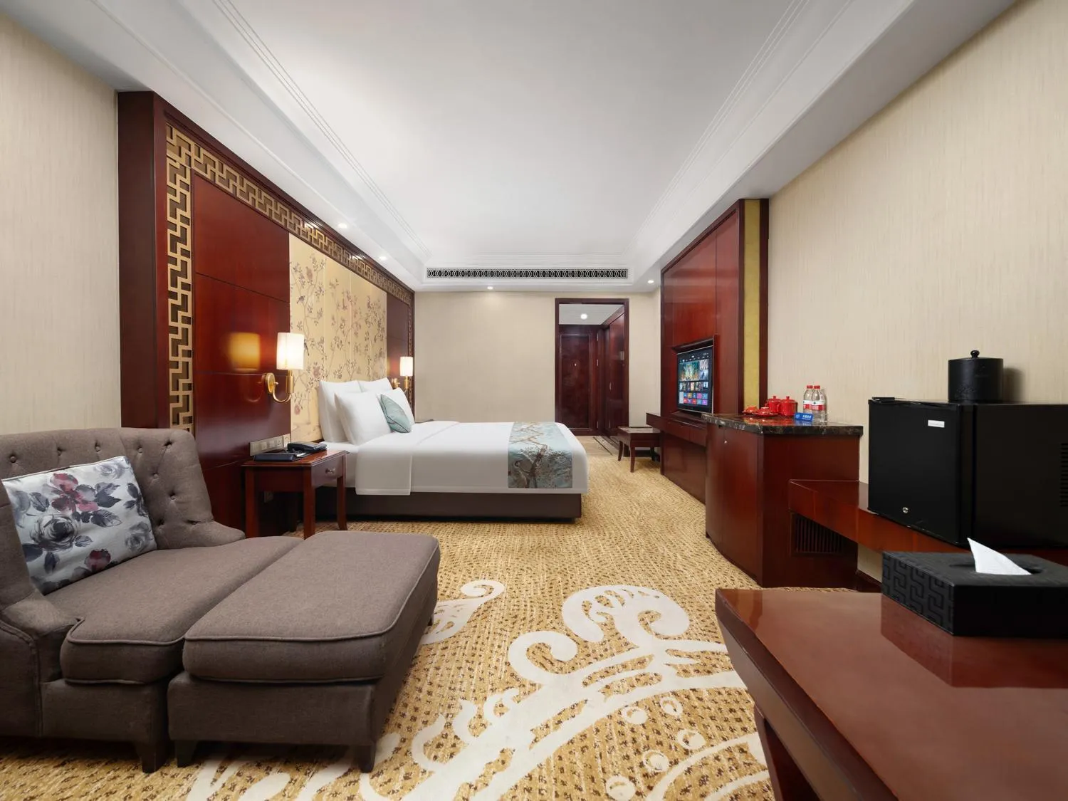 Bedroom, Bed in Days Hotel & Suites China Town