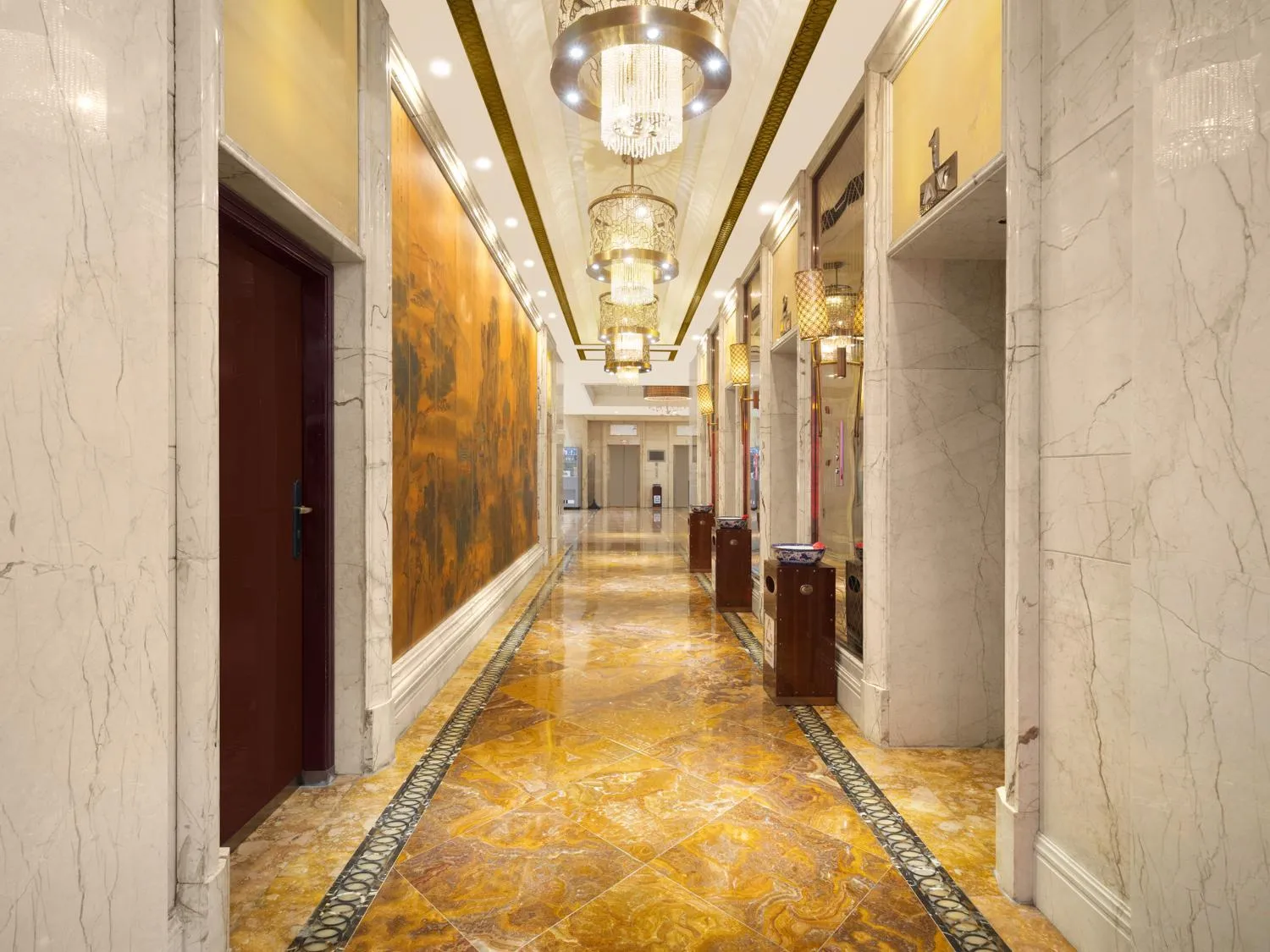 elevator in Days Hotel & Suites China Town