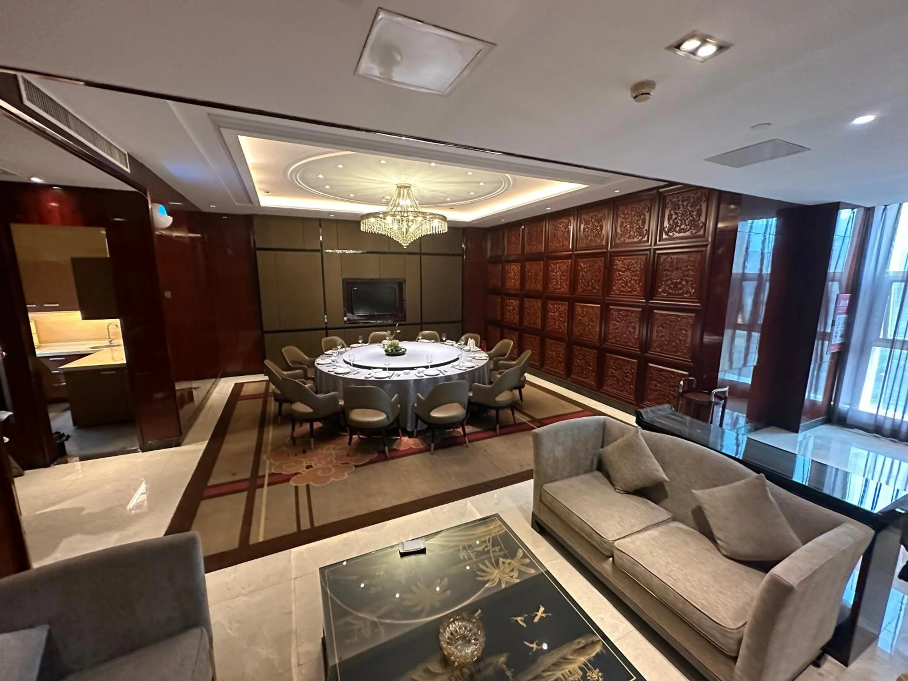 Restaurant/places to eat in Days Hotel & Suites China Town