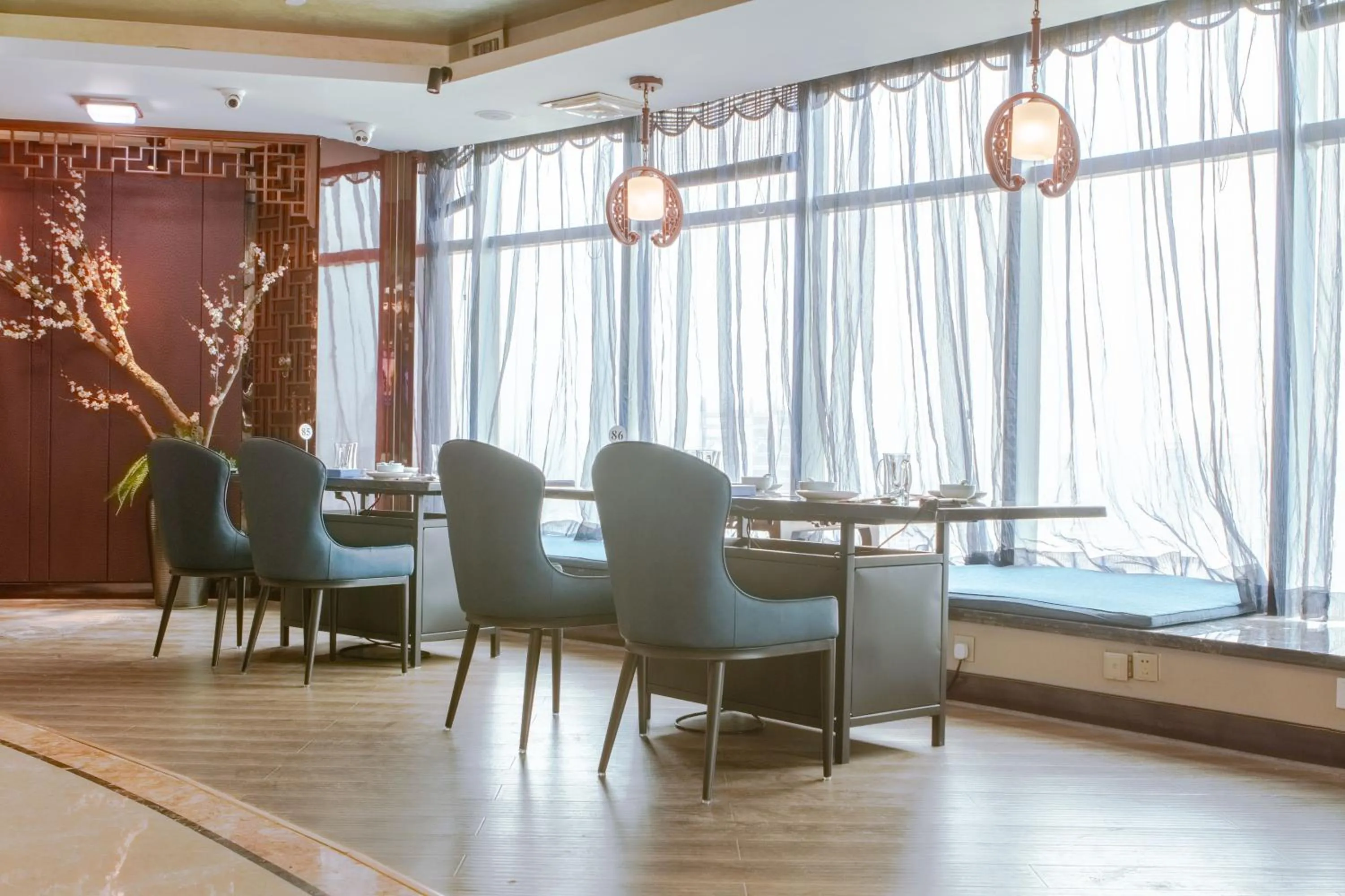 Restaurant/places to eat in Days Hotel & Suites China Town