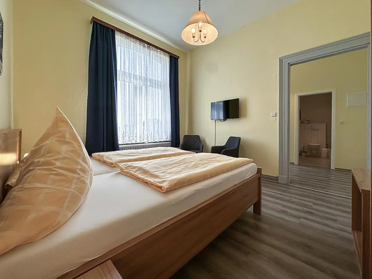 TV and multimedia, Bed in Hotel Graf Waldersee