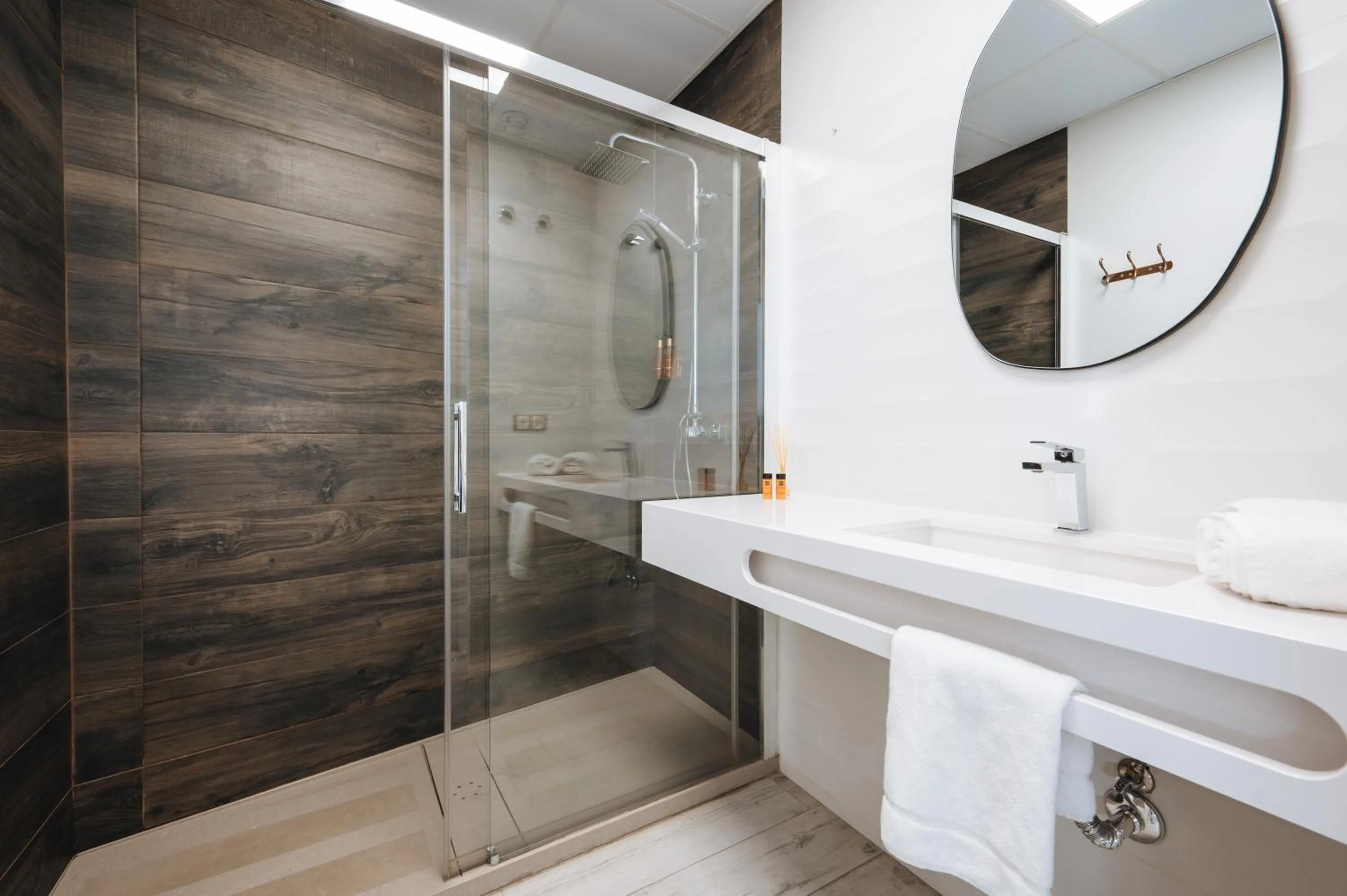 Shower in Apartamentos "El Escondite de Triana"