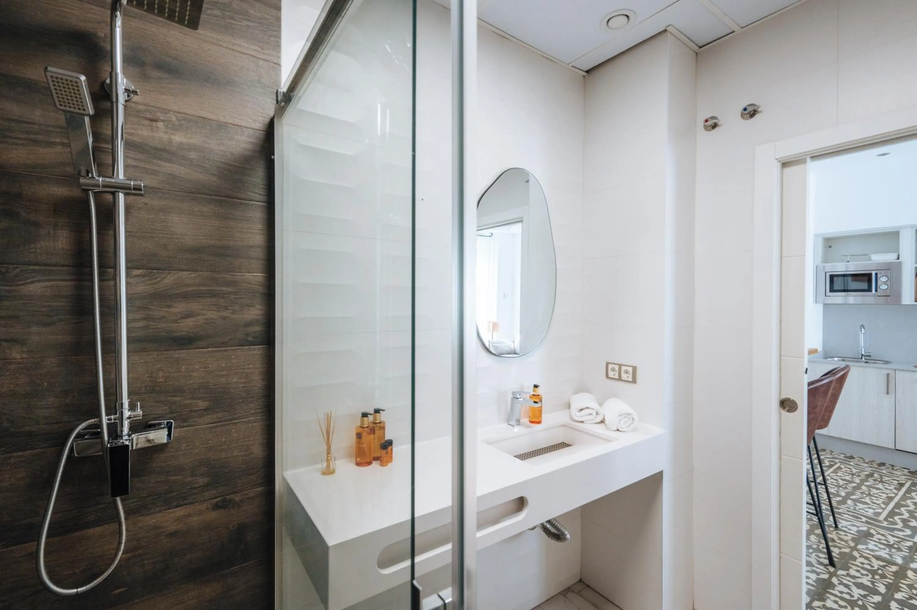 Shower in Apartamentos "El Escondite de Triana"