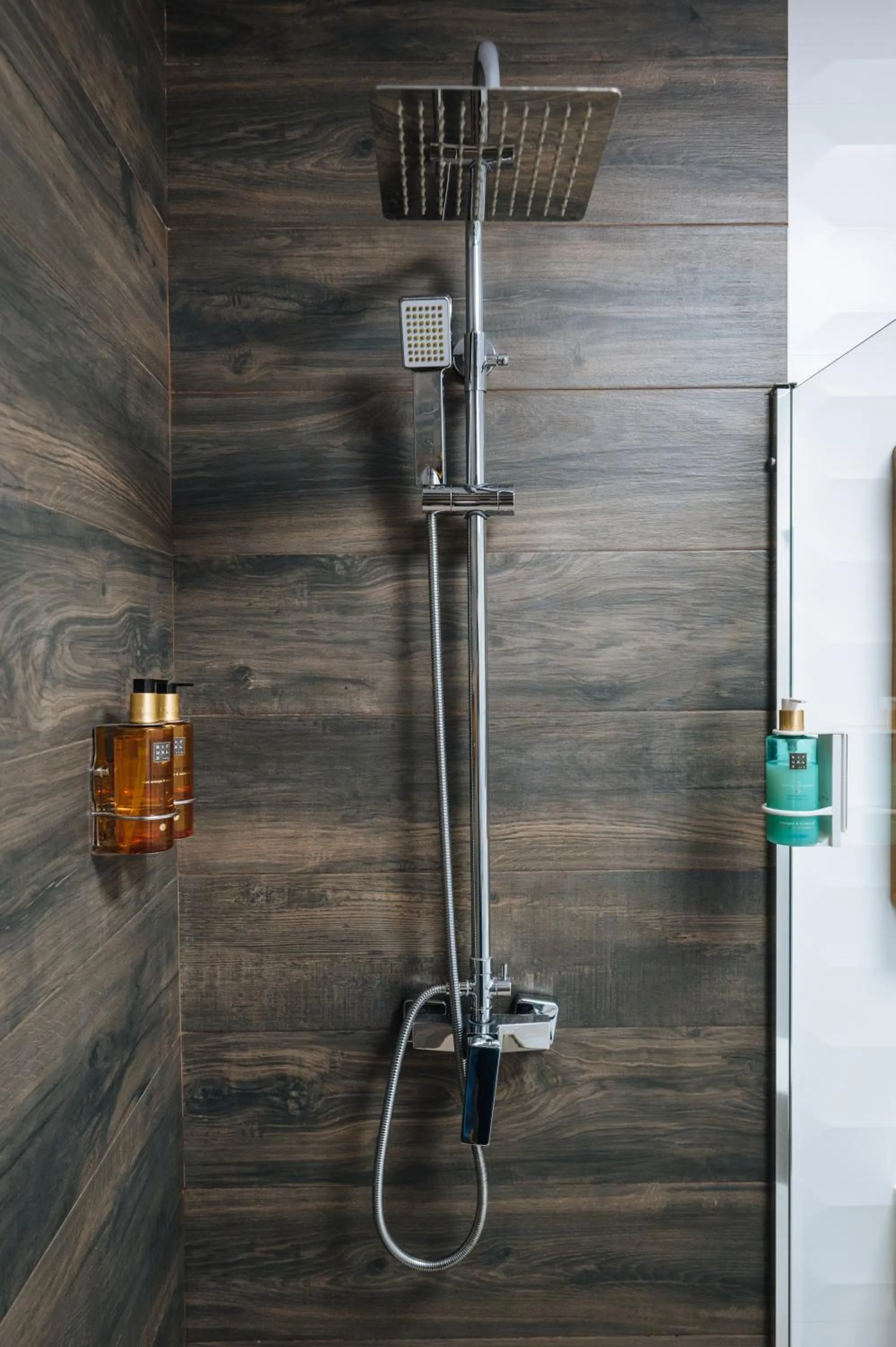 Shower in Apartamentos "El Escondite de Triana"