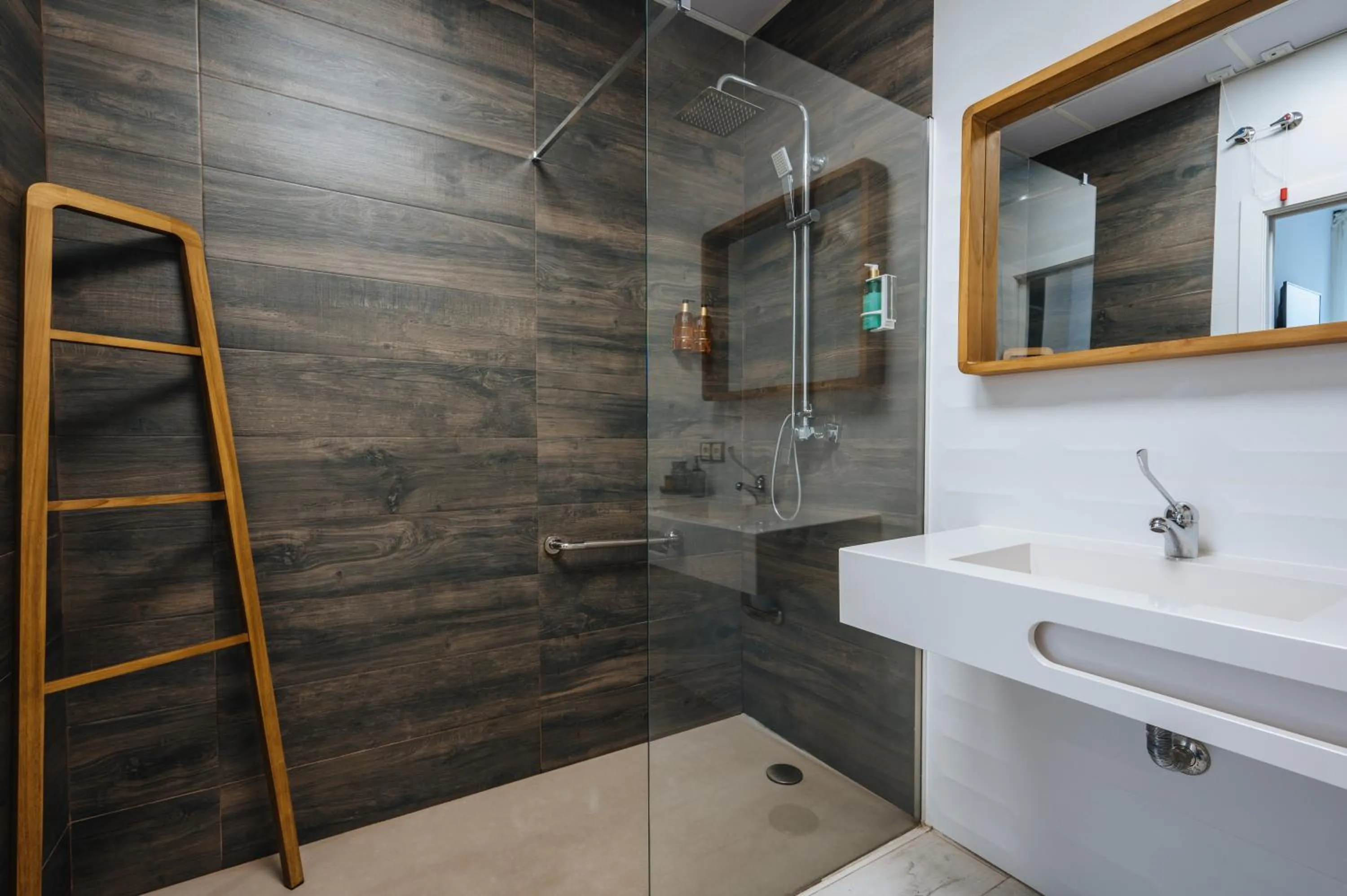 Shower in Apartamentos "El Escondite de Triana"