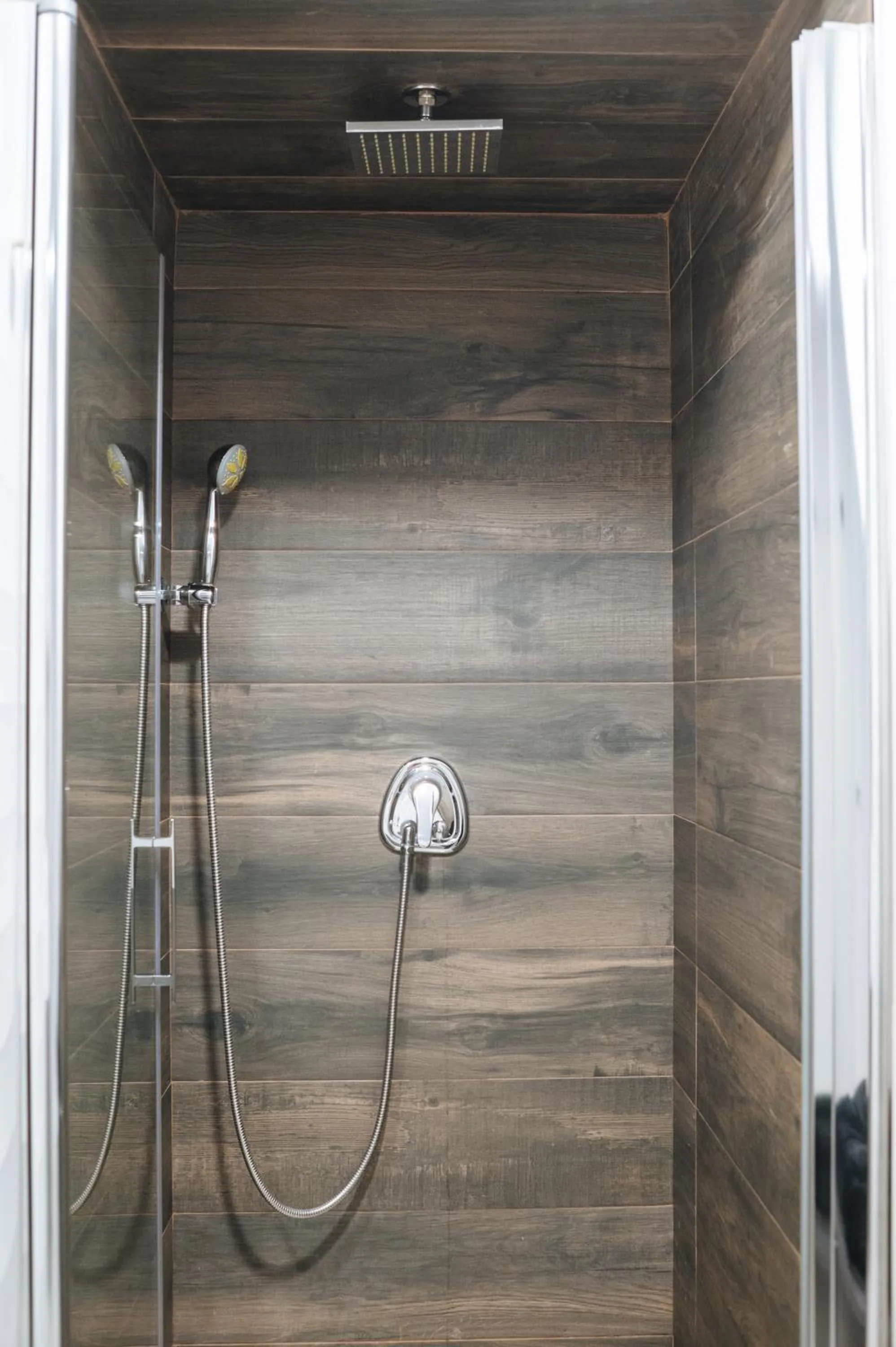 Shower in Apartamentos "El Escondite de Triana"