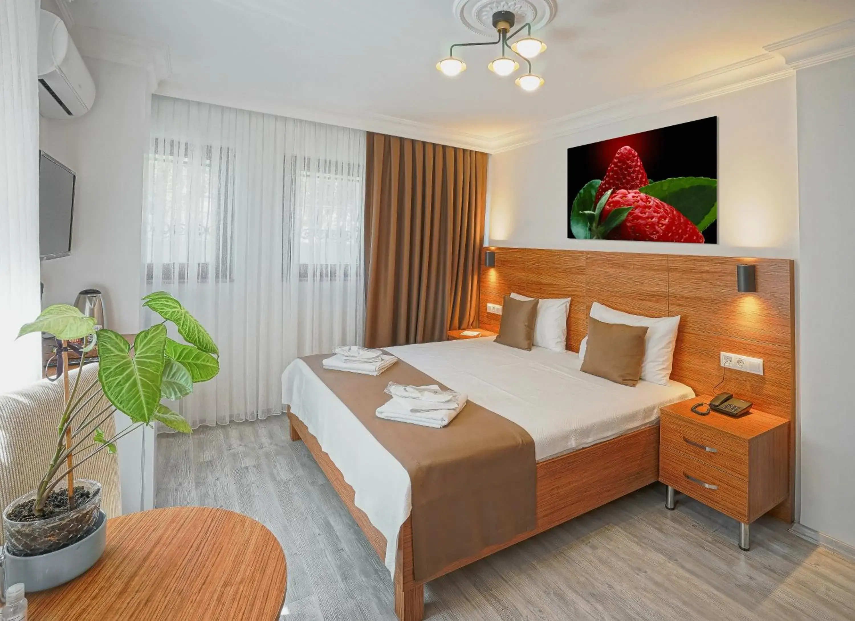 Budget Double Room in Class Hotel Bosphorus With Jacuzzi Budget Double Room in Class Hotel Bosphorus With Jacuzzi