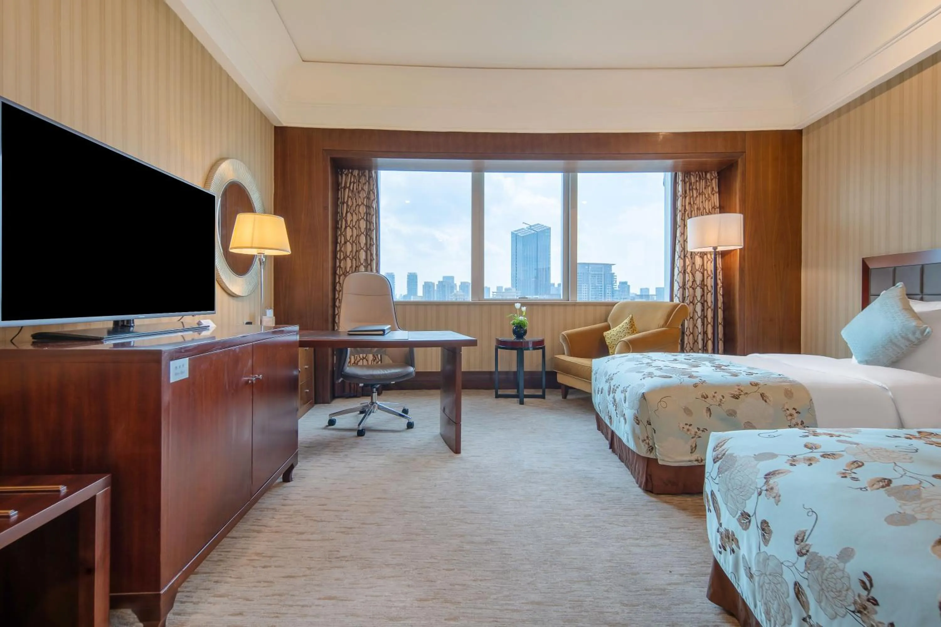 Photo of the whole room, Bed in Wuhan Jin Jiang International Hotel