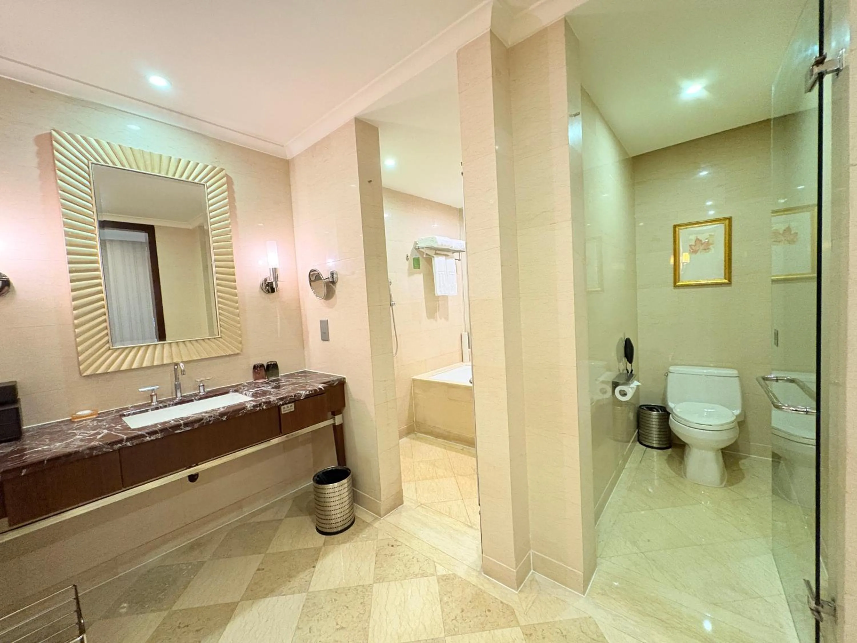 Toilet in Wuhan Jin Jiang International Hotel