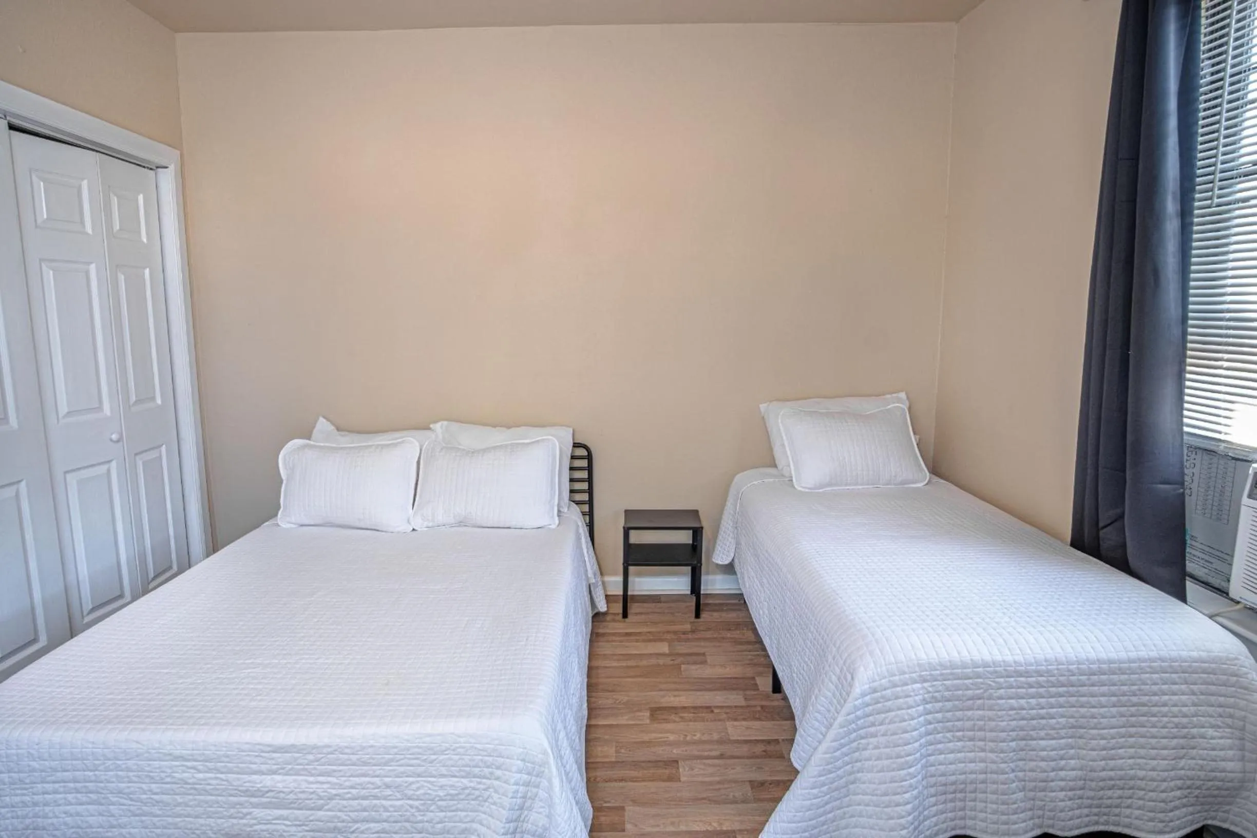 Bed in Nice 3B 2BA Near Downtown 2 Min AtandT Center