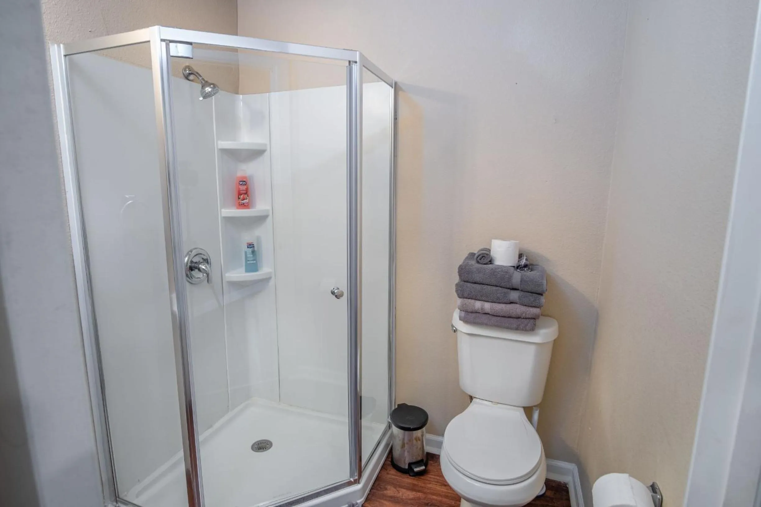 Bathroom in Nice 3B 2BA Near Downtown 2 Min AtandT Center