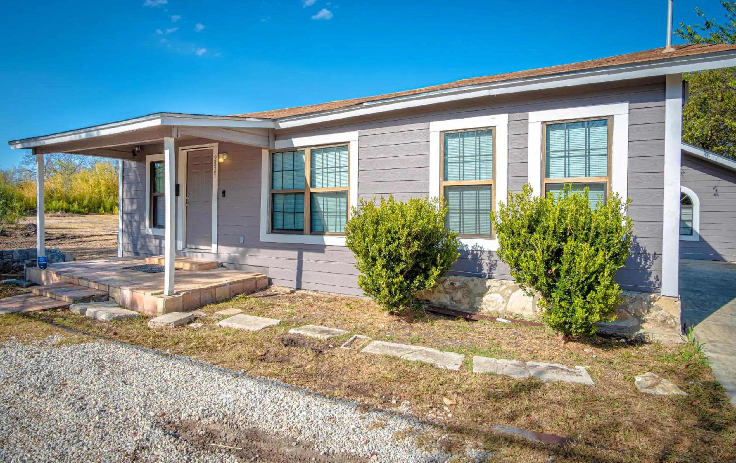 Property building in Nice 3B 2BA Near Downtown 2 Min AtandT Center