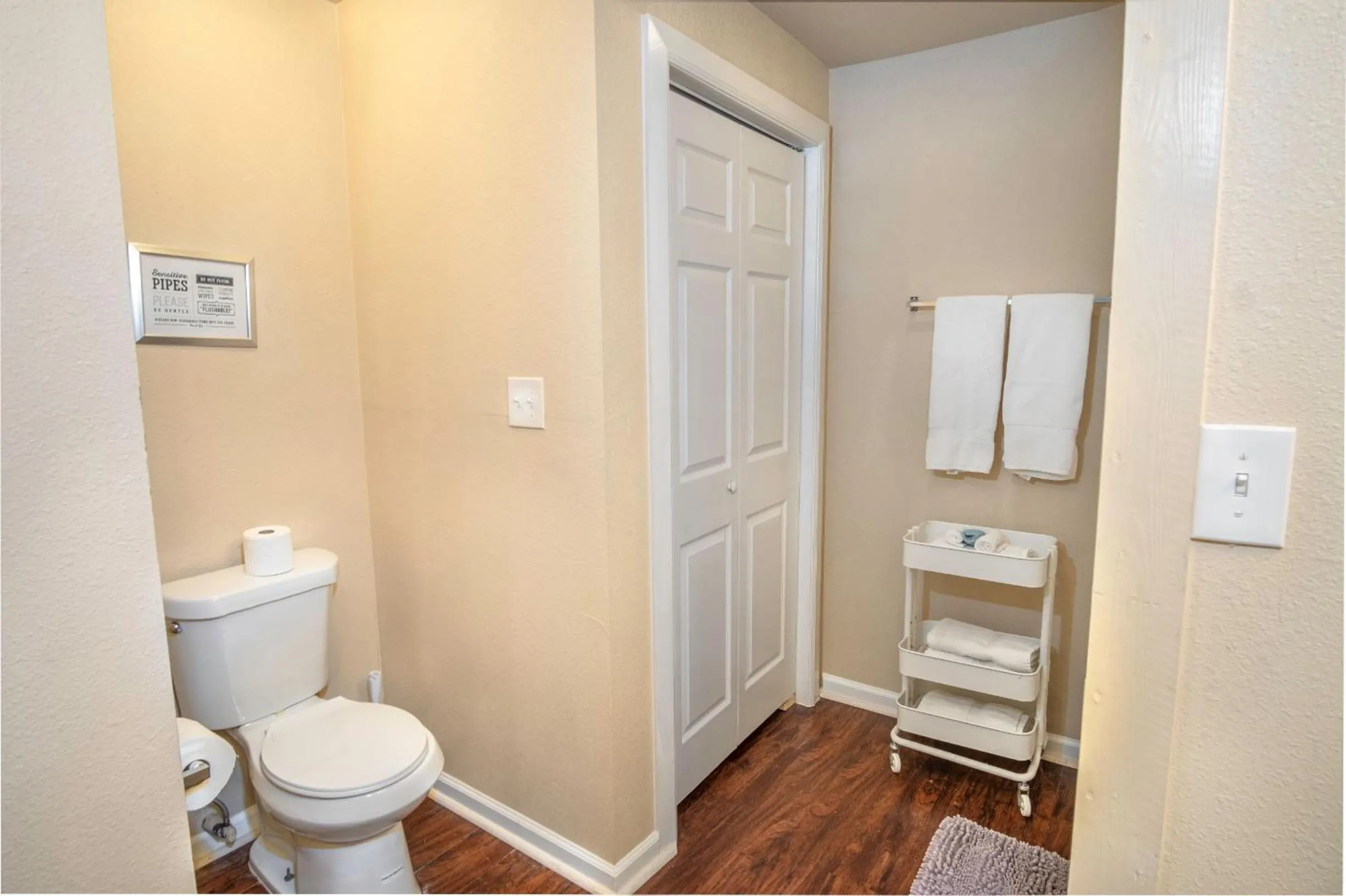 Bathroom in Nice 3B 2BA Near Downtown 2 Min AtandT Center