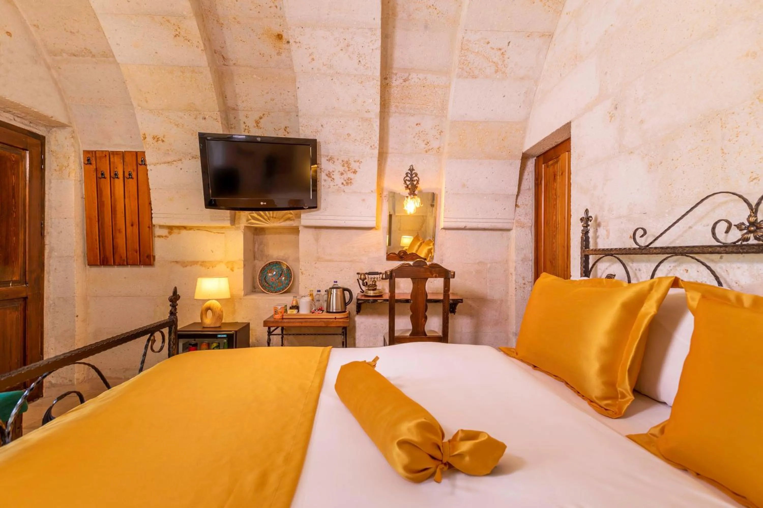 Massage in Helen Cave Suites