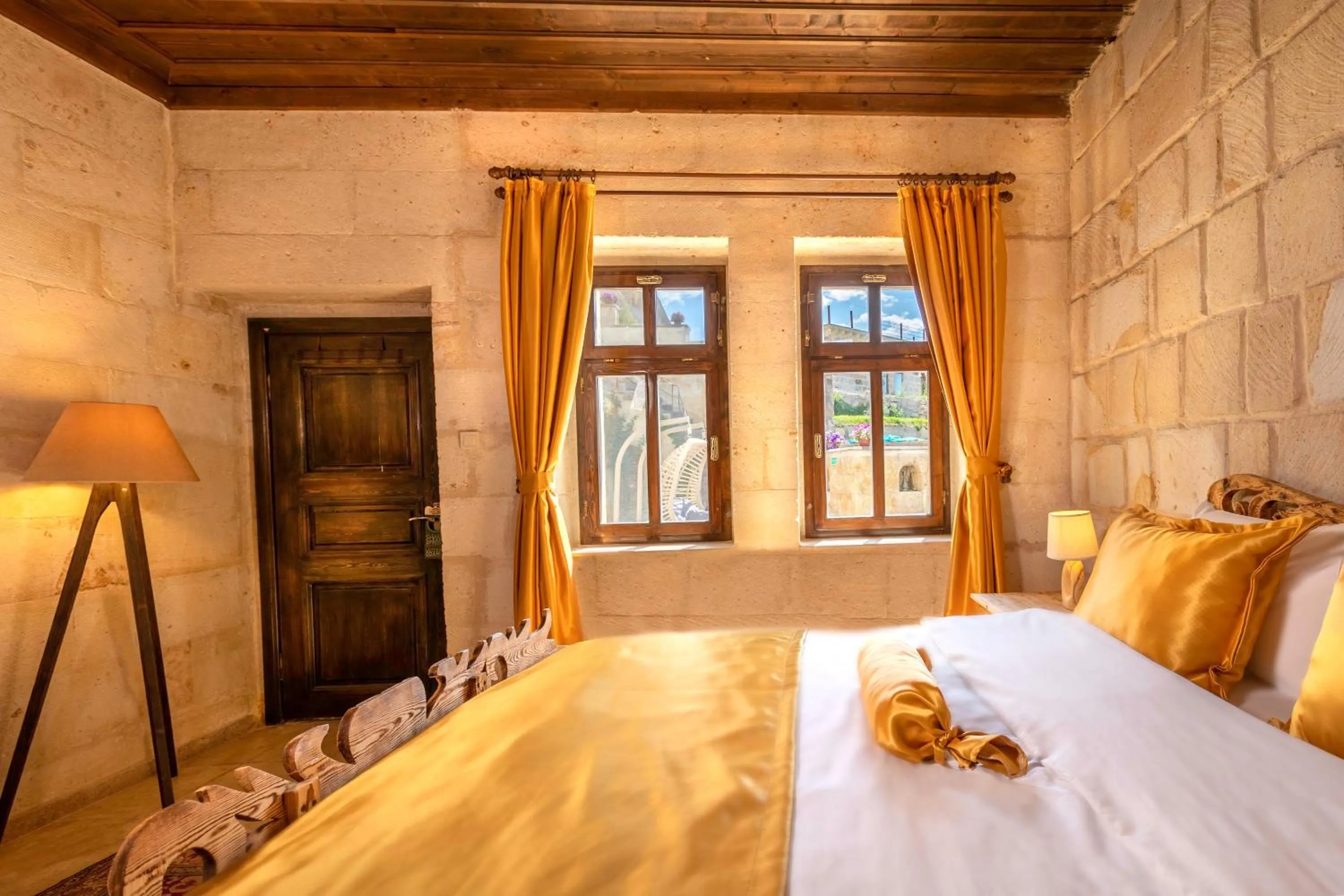 Massage in Helen Cave Suites