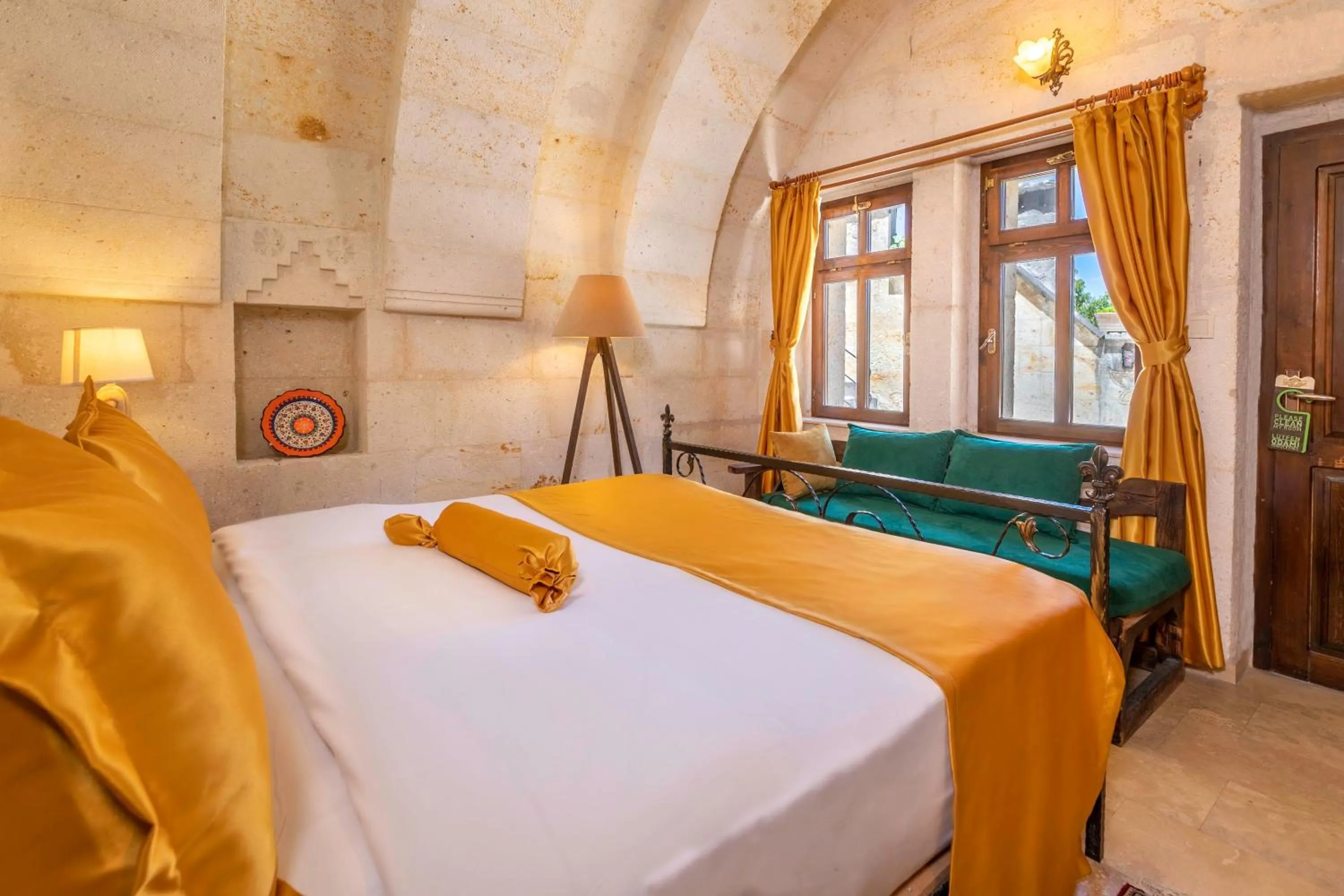 Massage in Helen Cave Suites