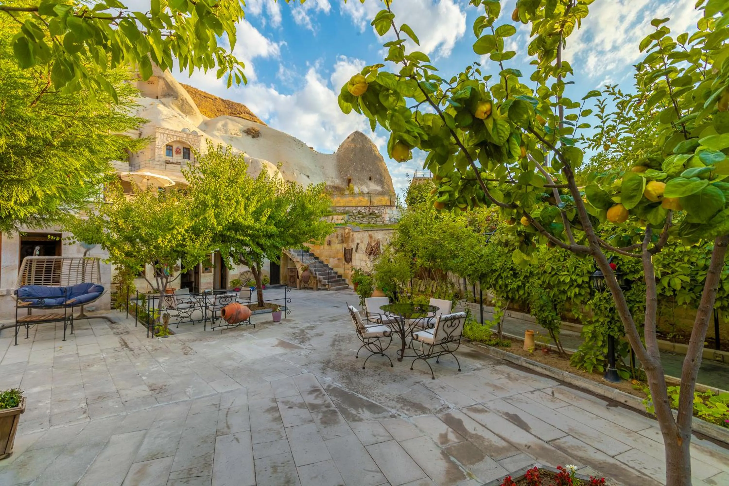 Garden in Helen Cave Suites