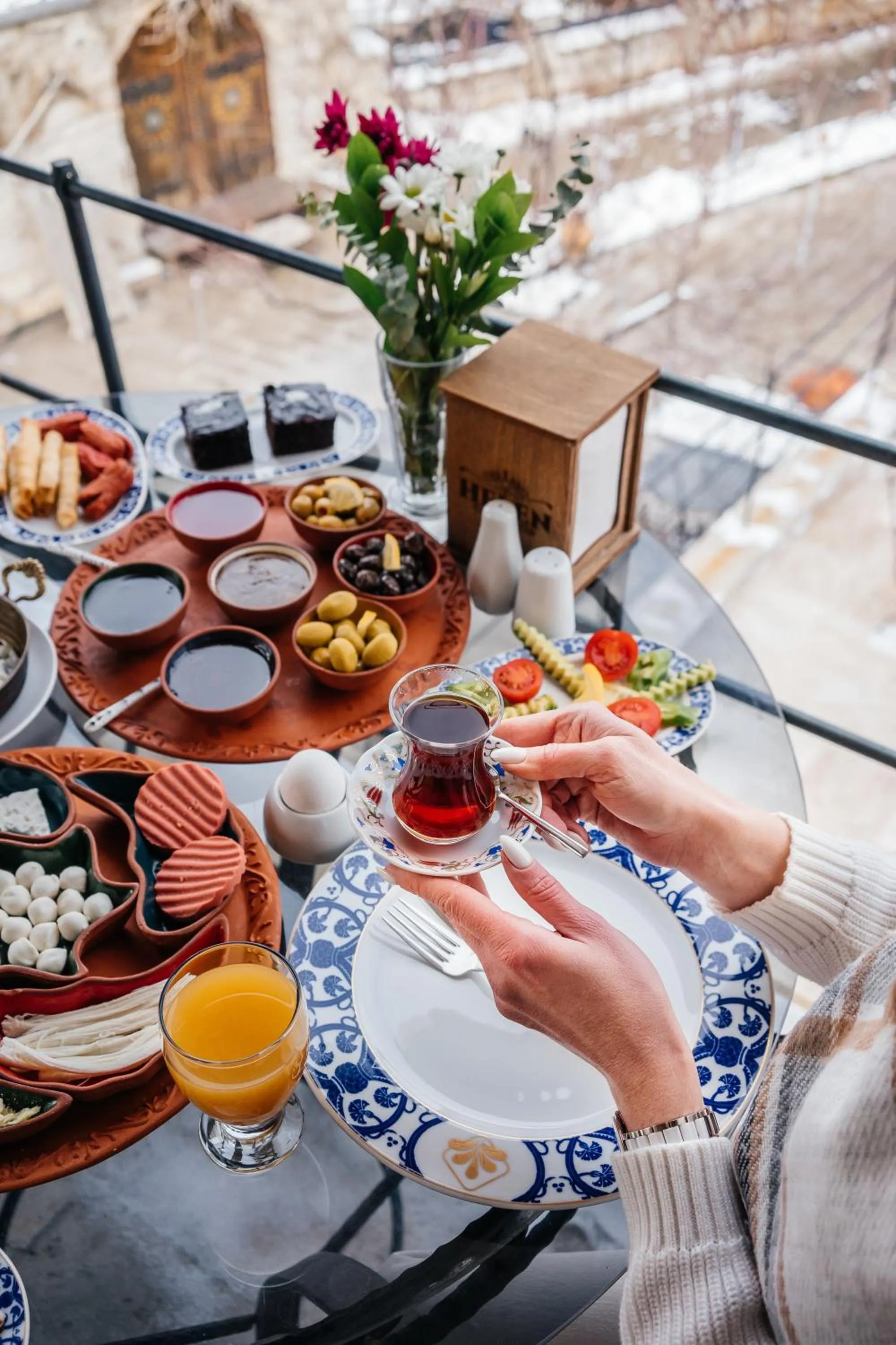 Breakfast in Helen Cave Suites