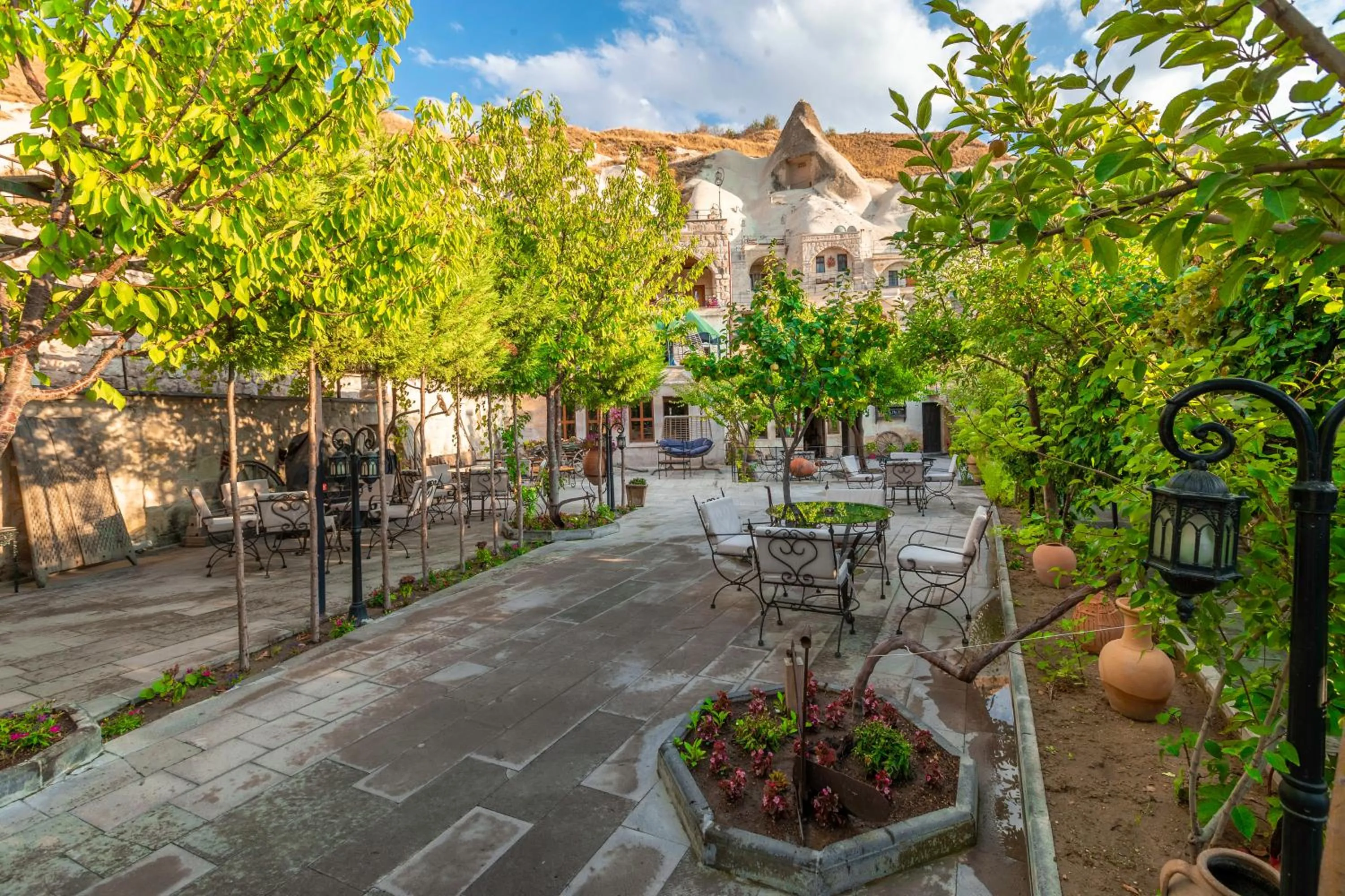 Garden in Helen Cave Suites
