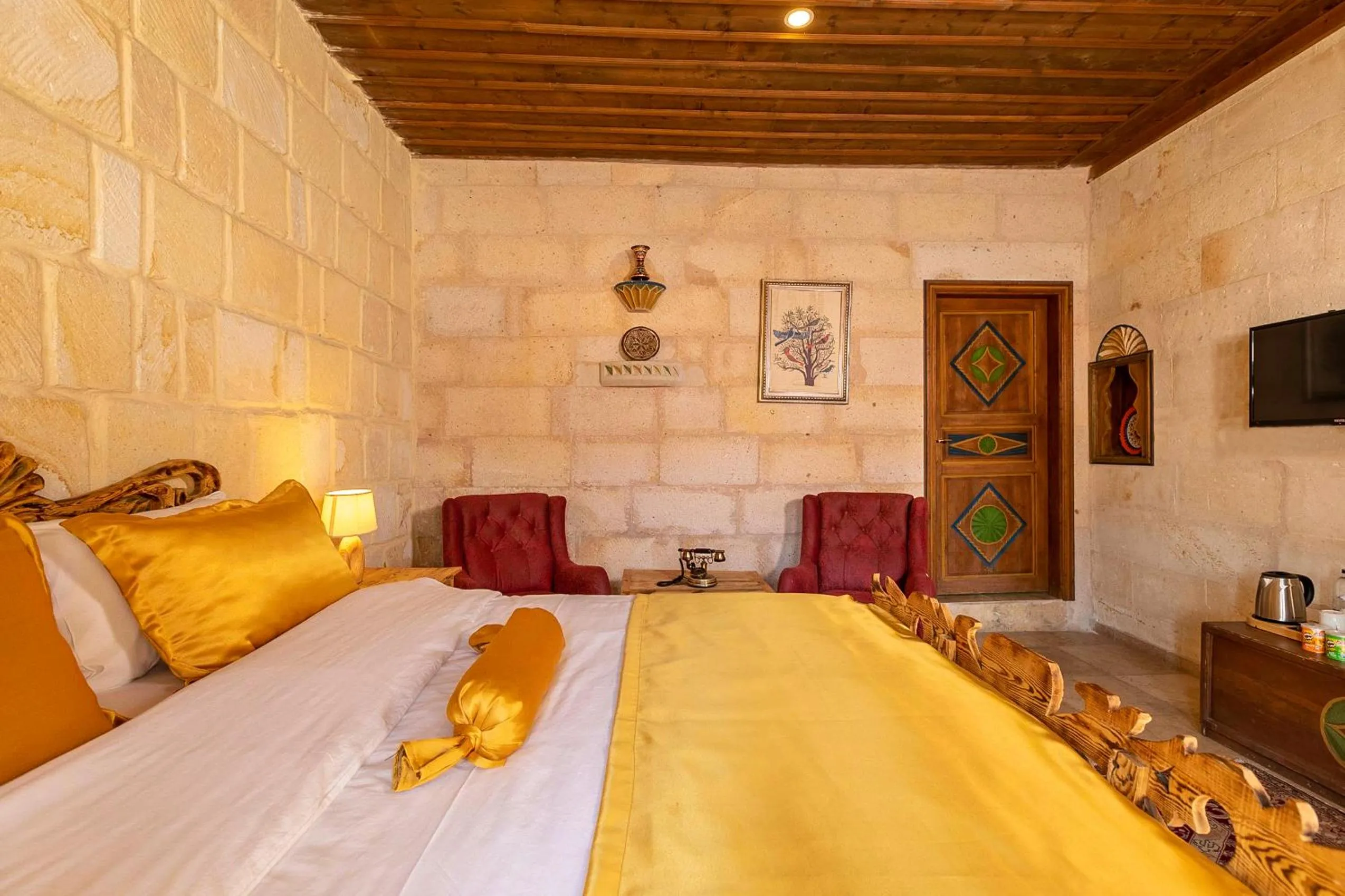 Massage in Helen Cave Suites