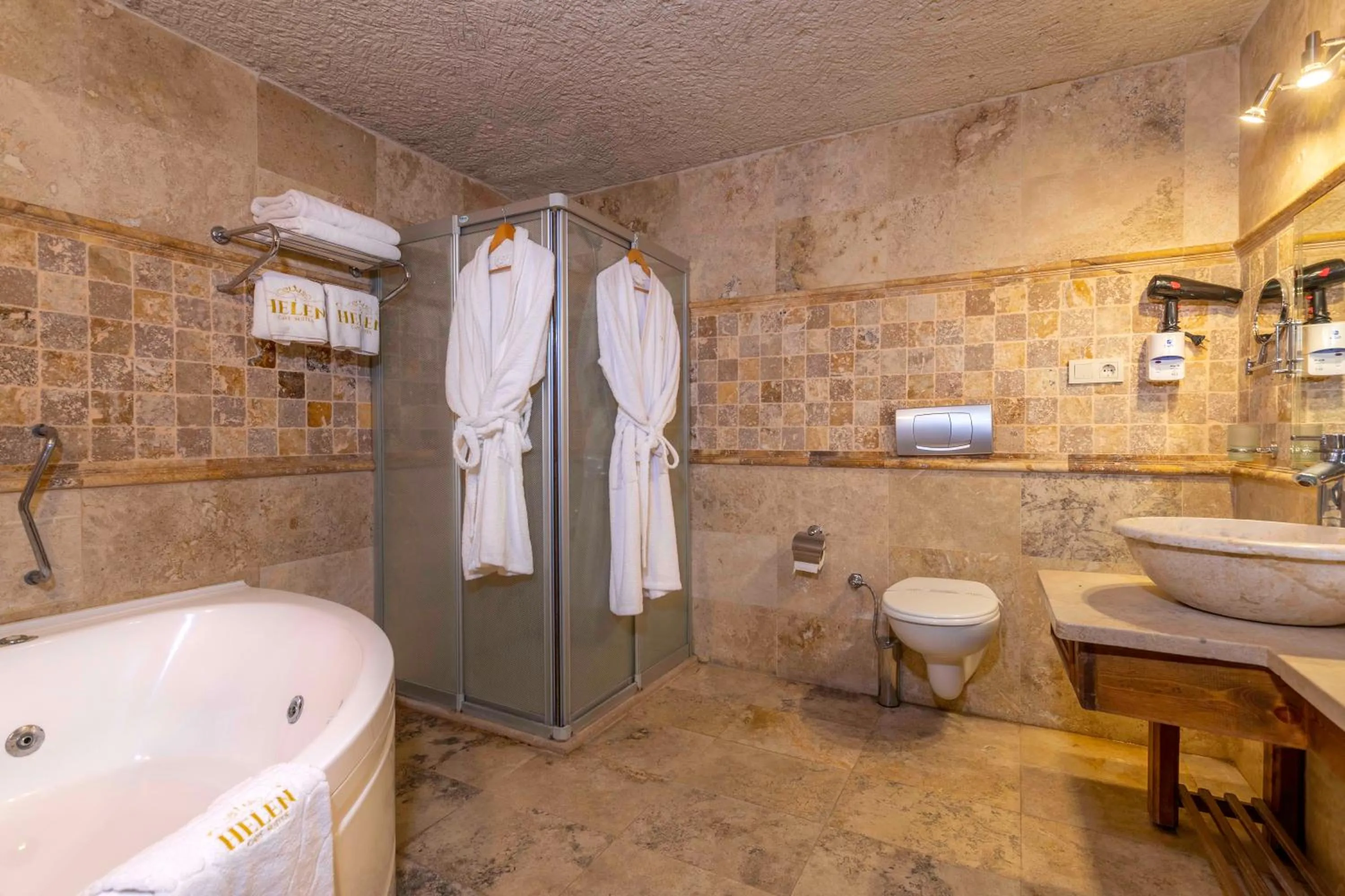 Bathroom in Helen Cave Suites