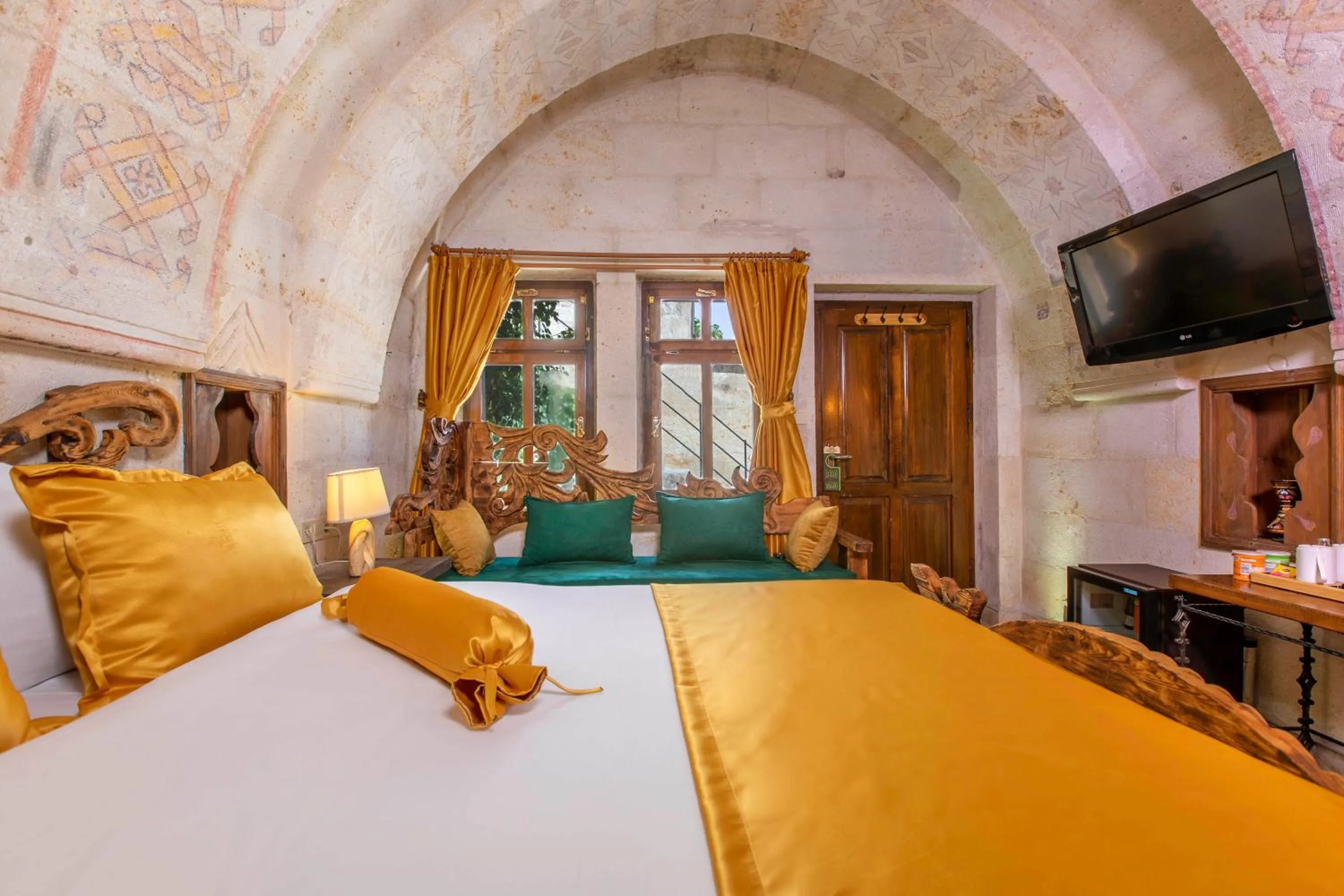 Massage in Helen Cave Suites