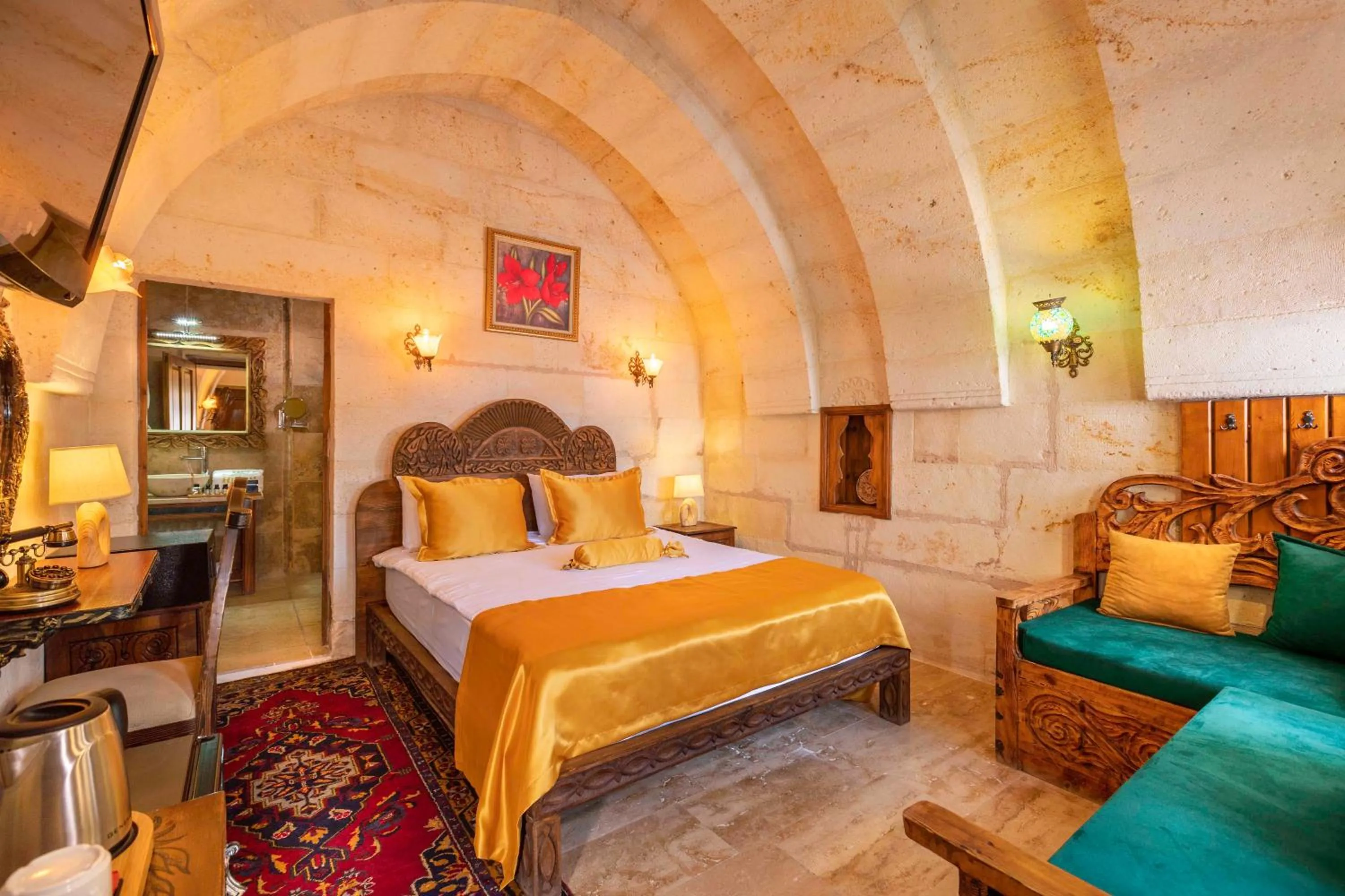 Photo of the whole room in Helen Cave Suites