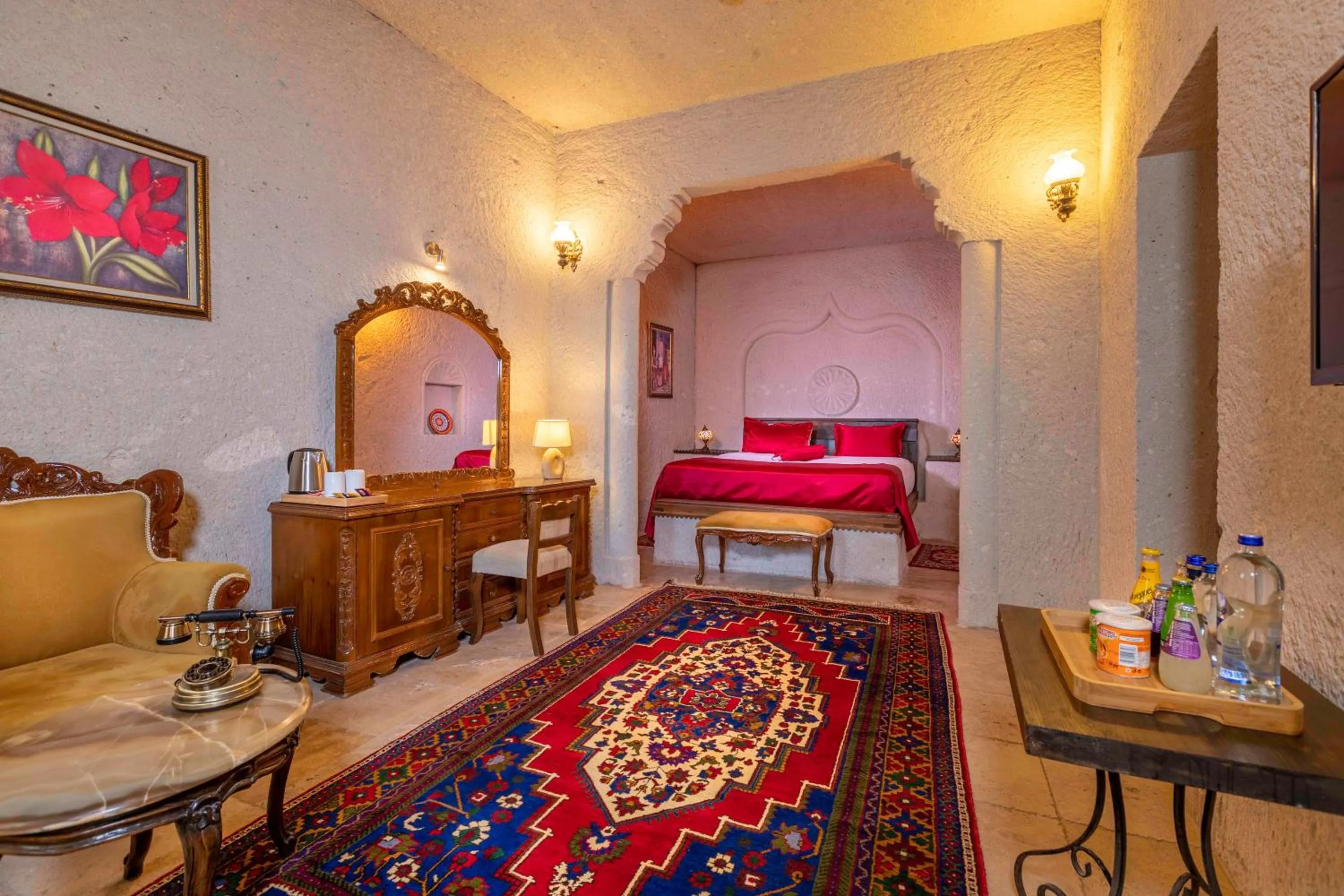 Photo of the whole room in Helen Cave Suites