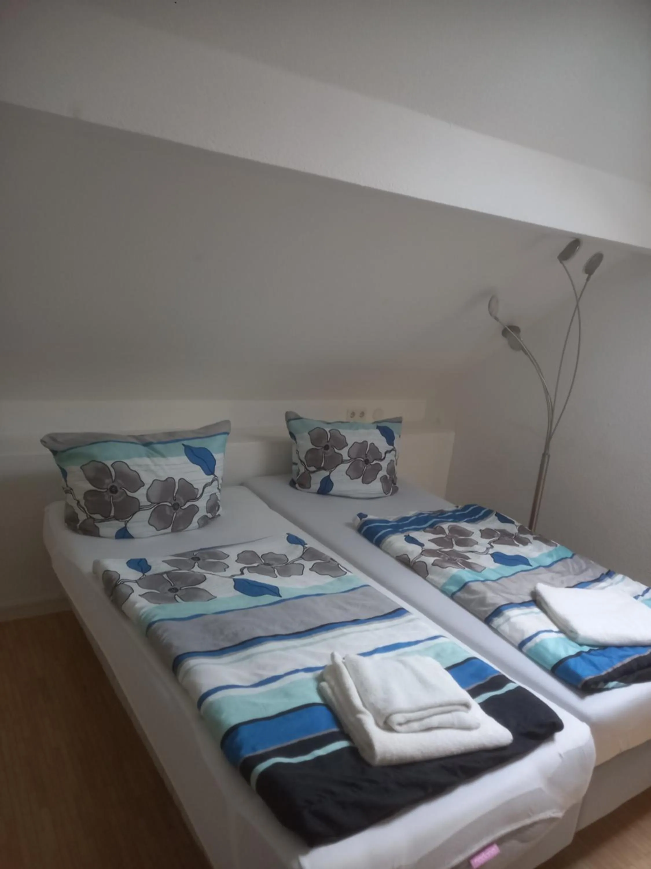 Bed in Hotel Wiesbadener Hof