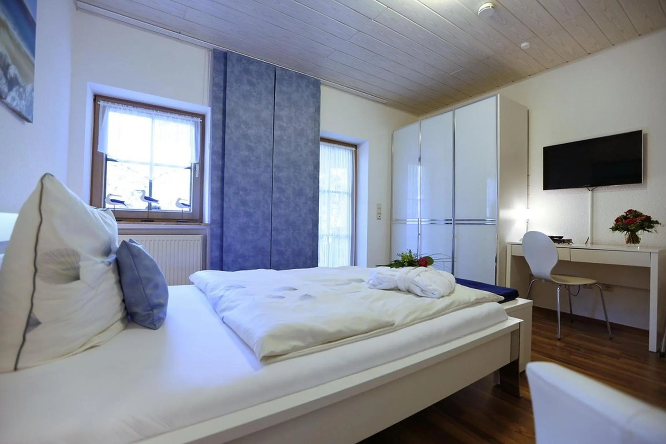 Photo of the whole room, Bed in Landhotel Villa Moritz garni