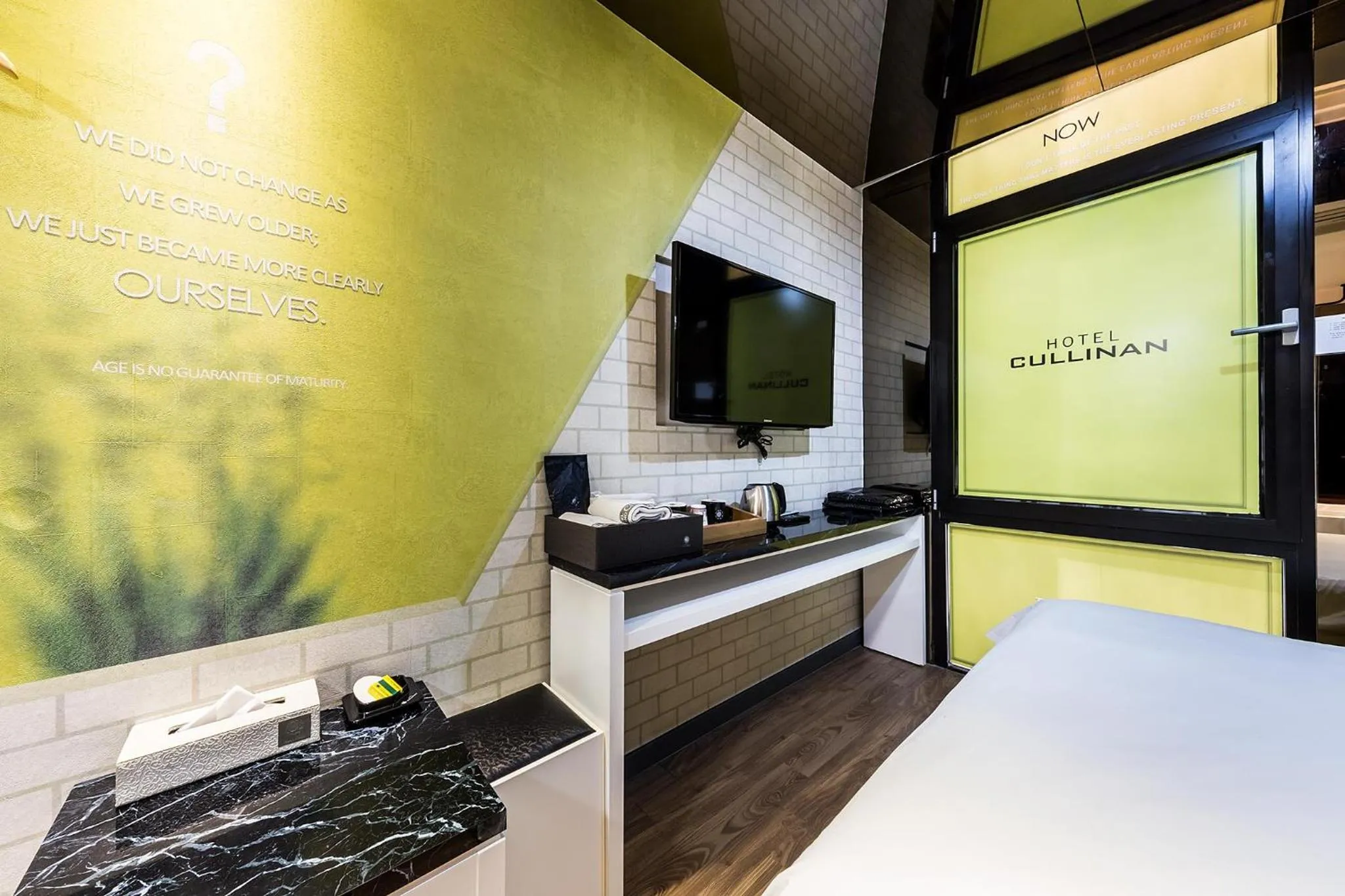 Bed in Hotel Cullinan jongno