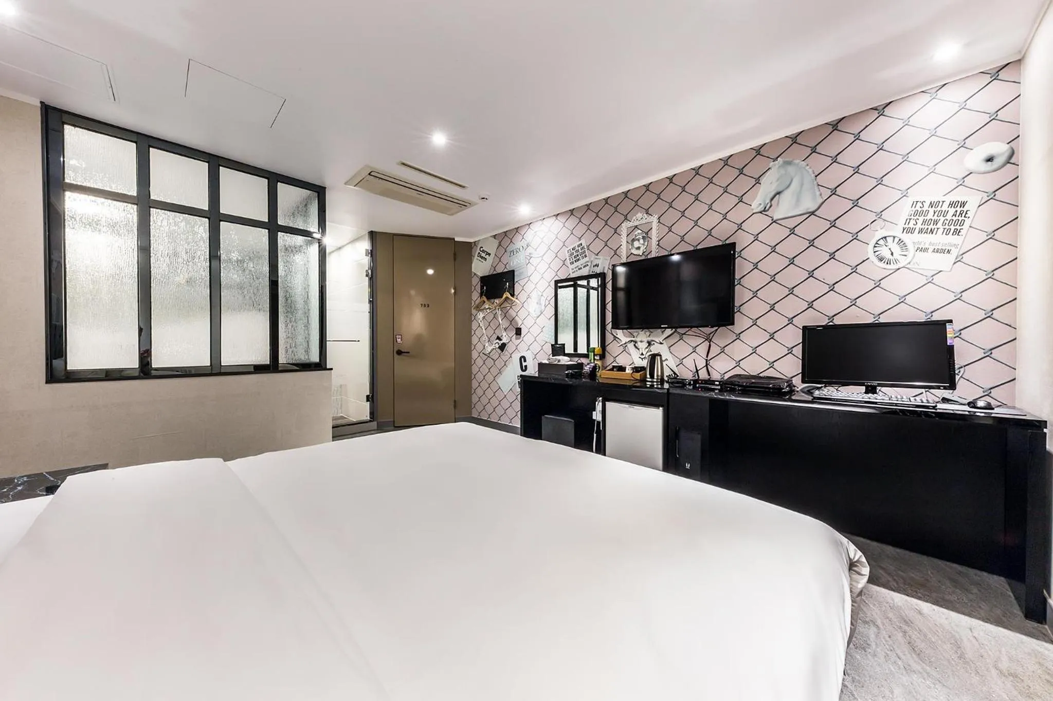 Bed in Hotel Cullinan jongno