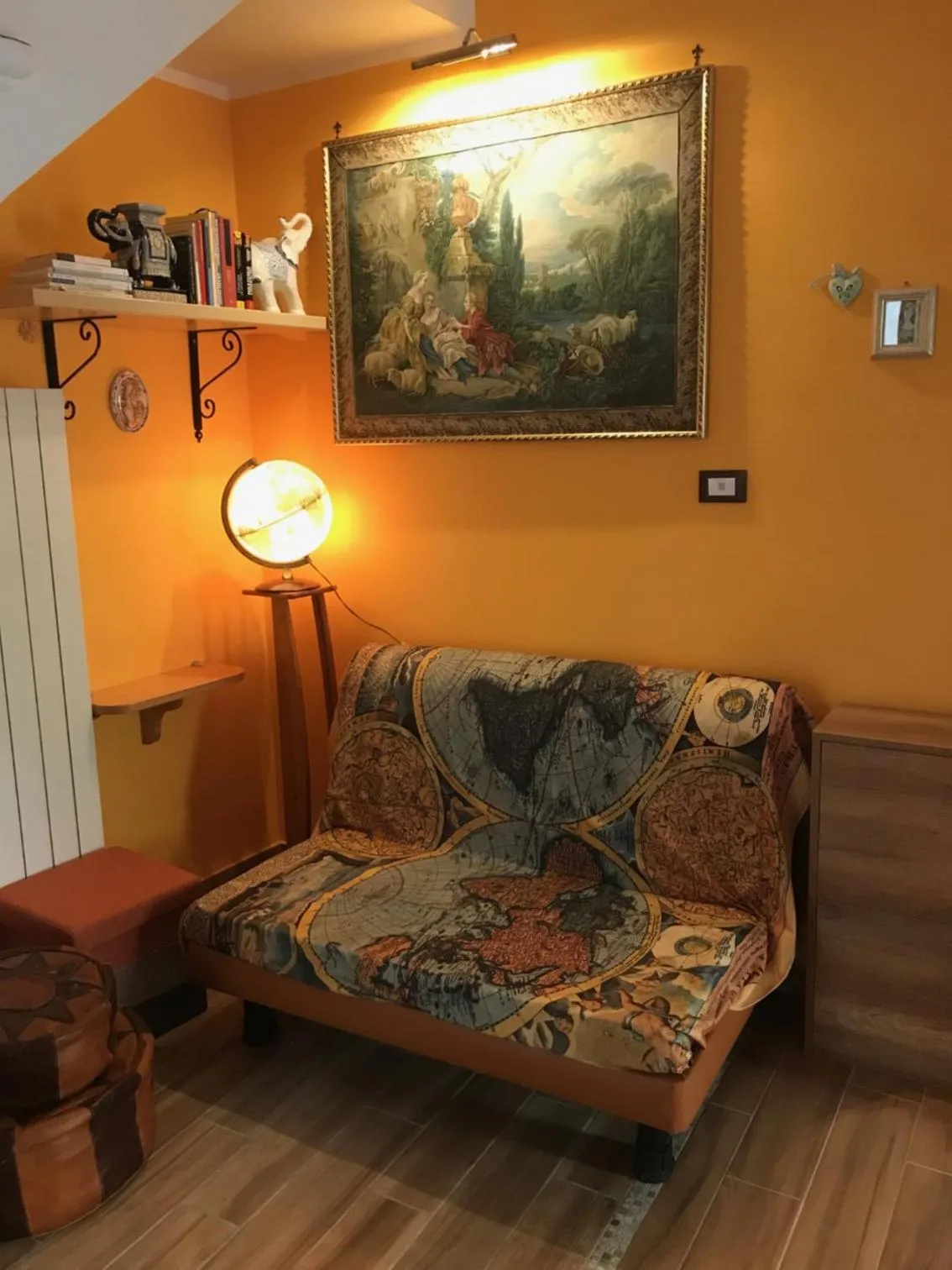 Seating area in L' Esploratore