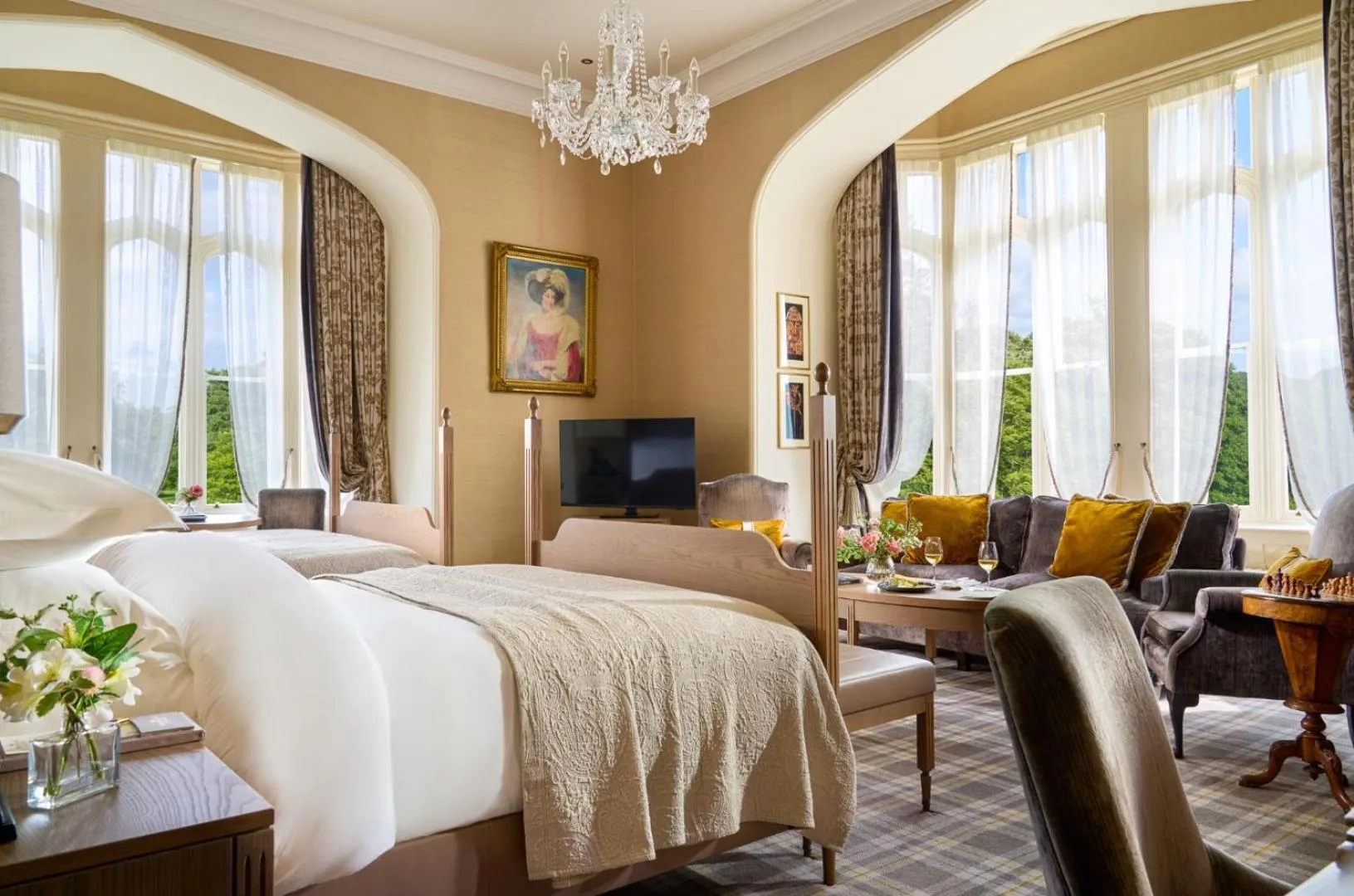 Photo of the whole room, Bed in Dromoland Castle