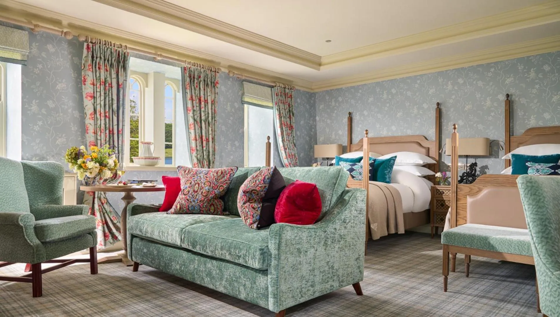 Photo of the whole room in Dromoland Castle