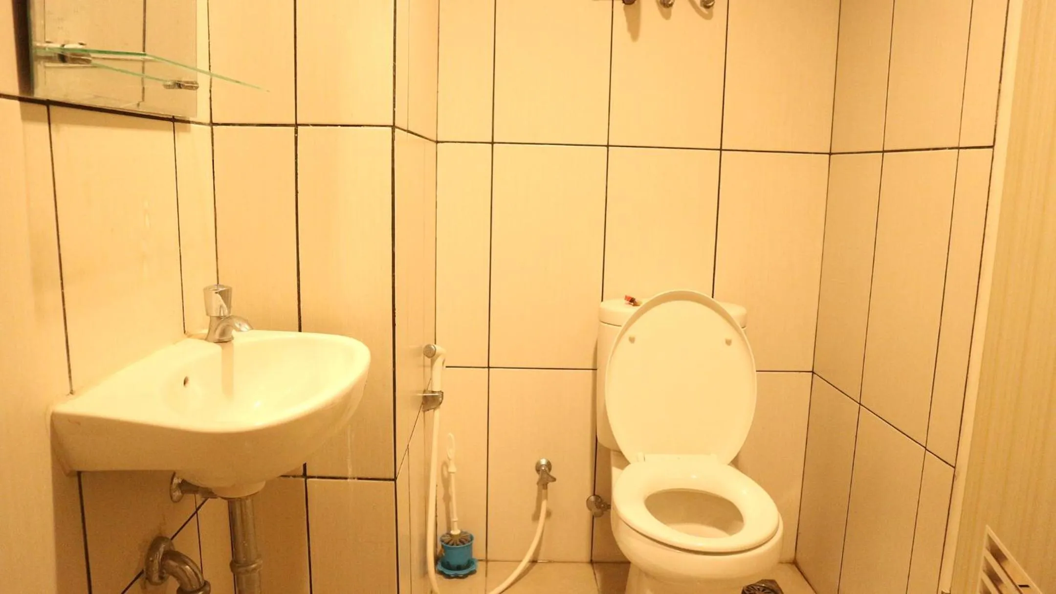 Bathroom in Apartemen Grand Kamala Lagoon by Cheapinn