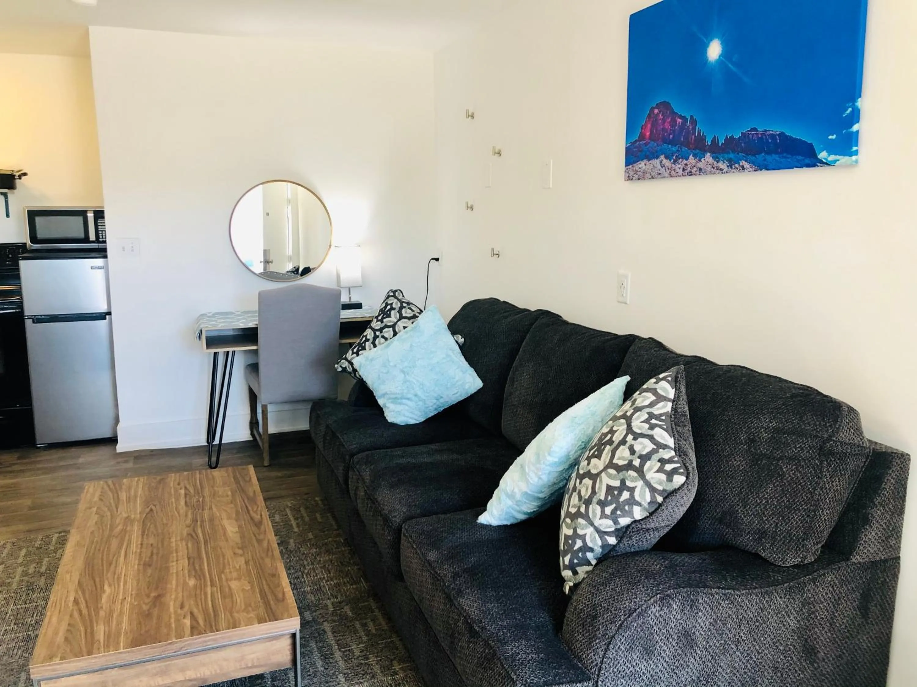 Living room in Blue Sage Inn & Suites