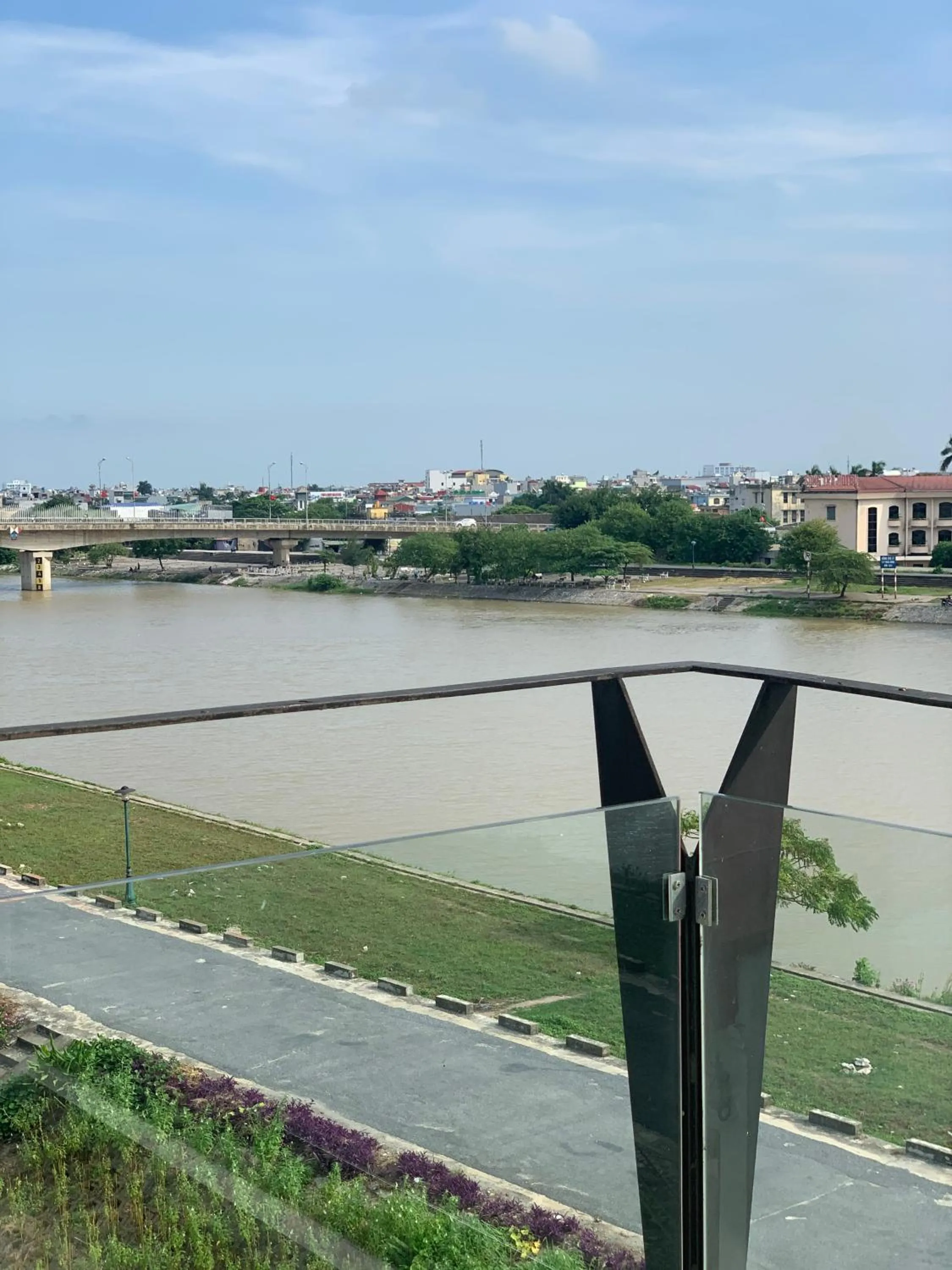 Hưng Thành Riverside Hotel