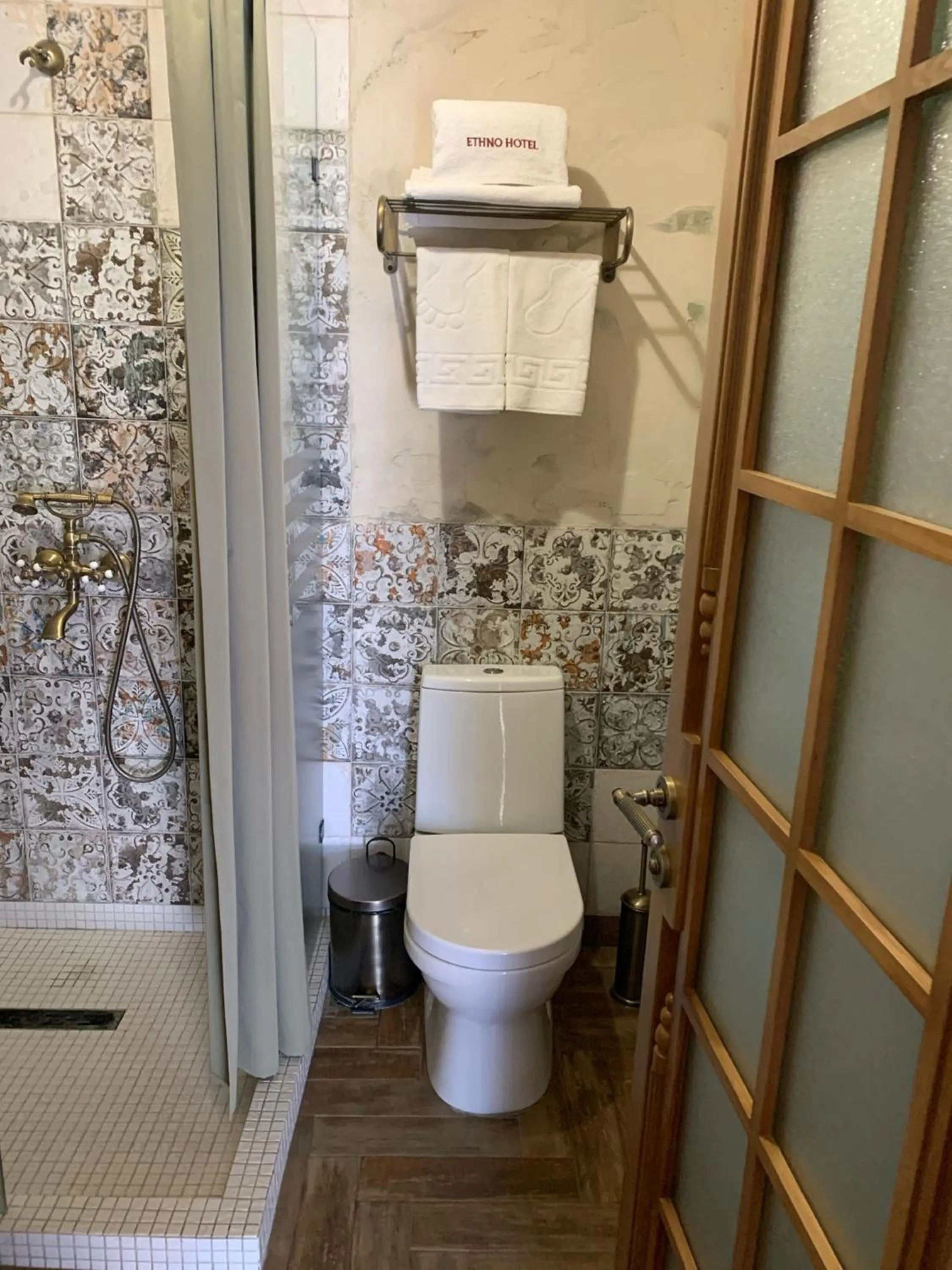 Shower in Boutique ETHNO HOTEL