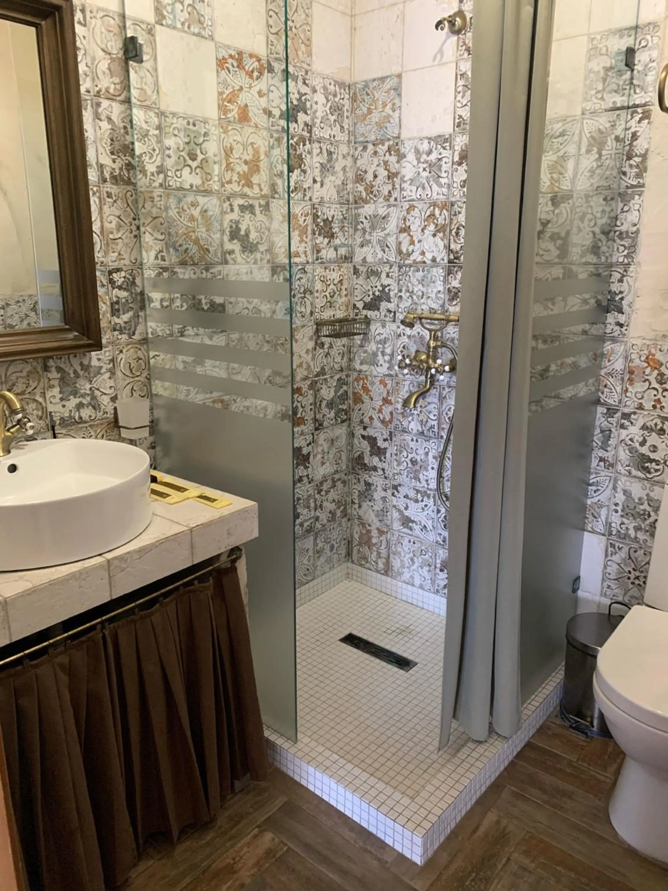 Shower in Boutique ETHNO HOTEL