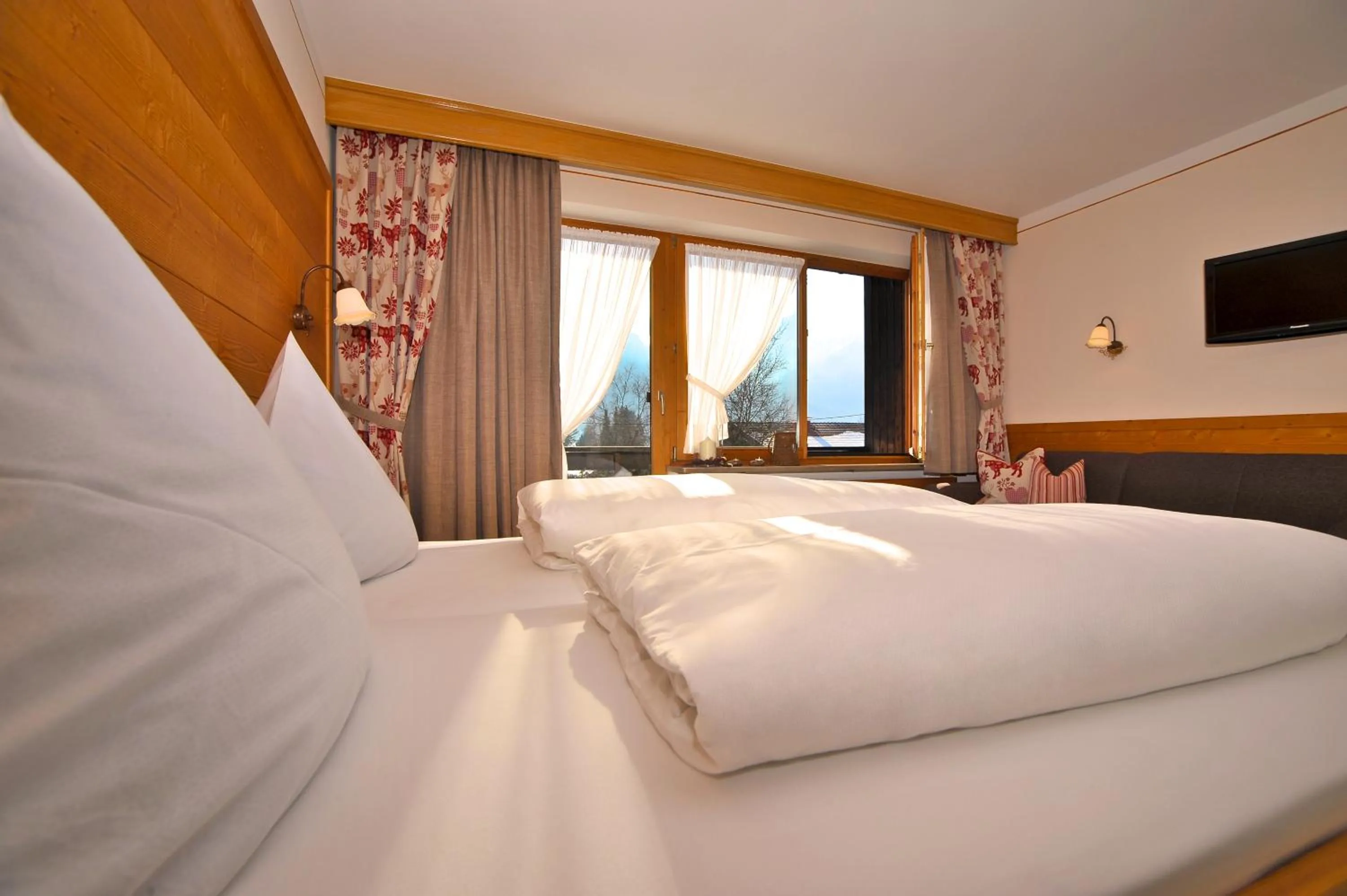 Photo of the whole room, Bed in Landgasthof Zur Post