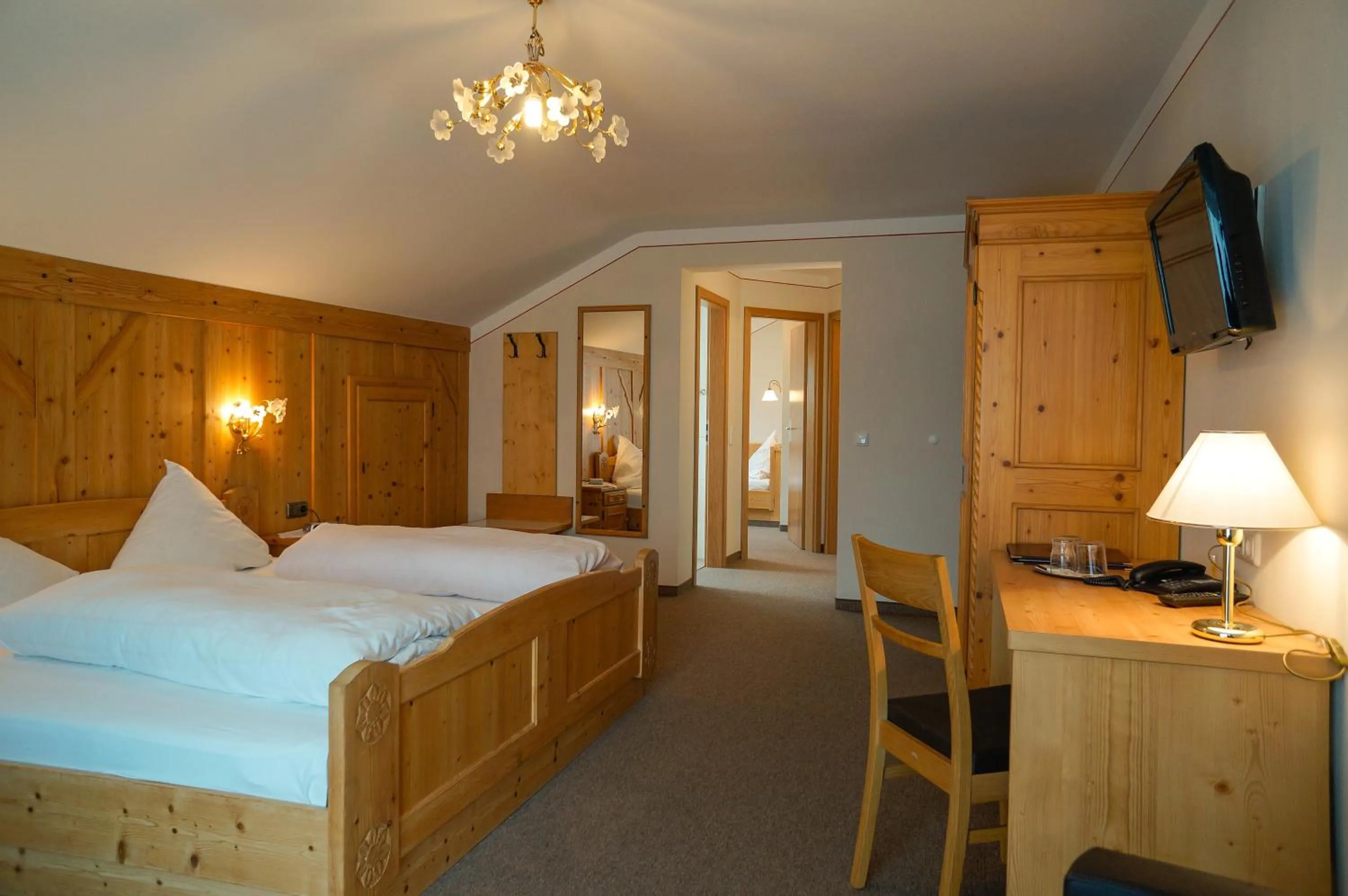 Photo of the whole room, Bed in Landgasthof Zur Post