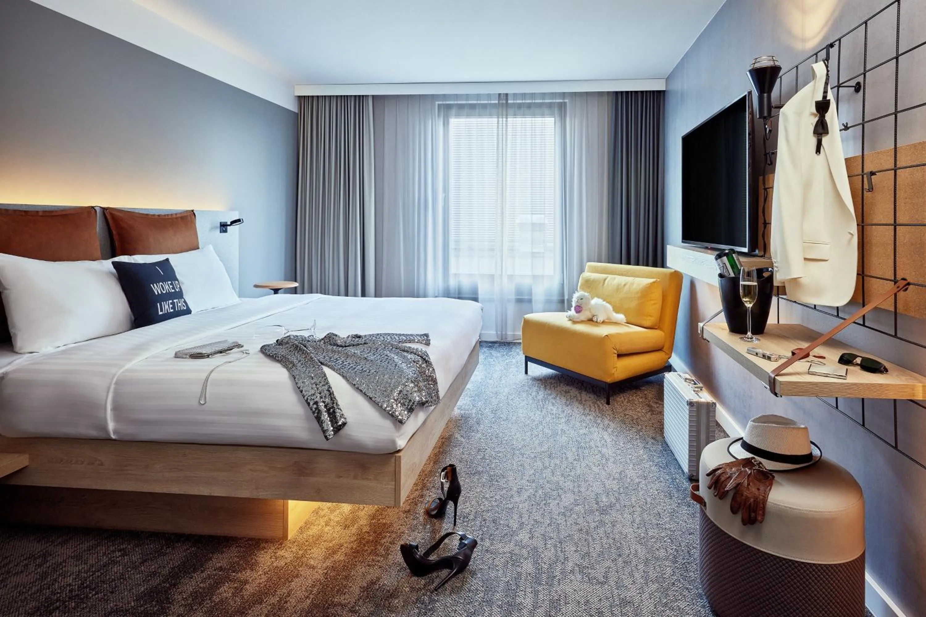 Photo of the whole room, Bed in Moxy Bochum