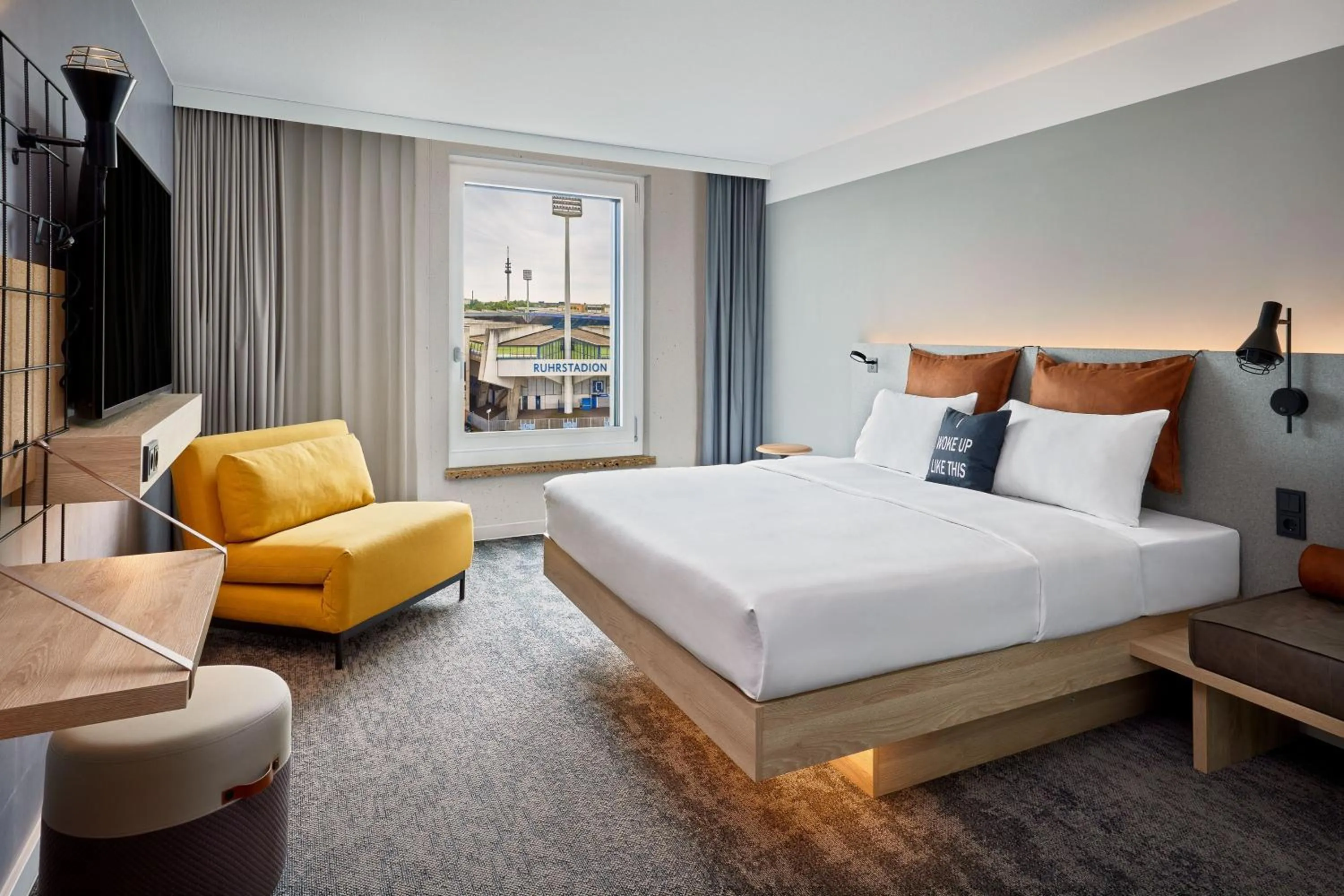 Photo of the whole room, Bed in Moxy Bochum